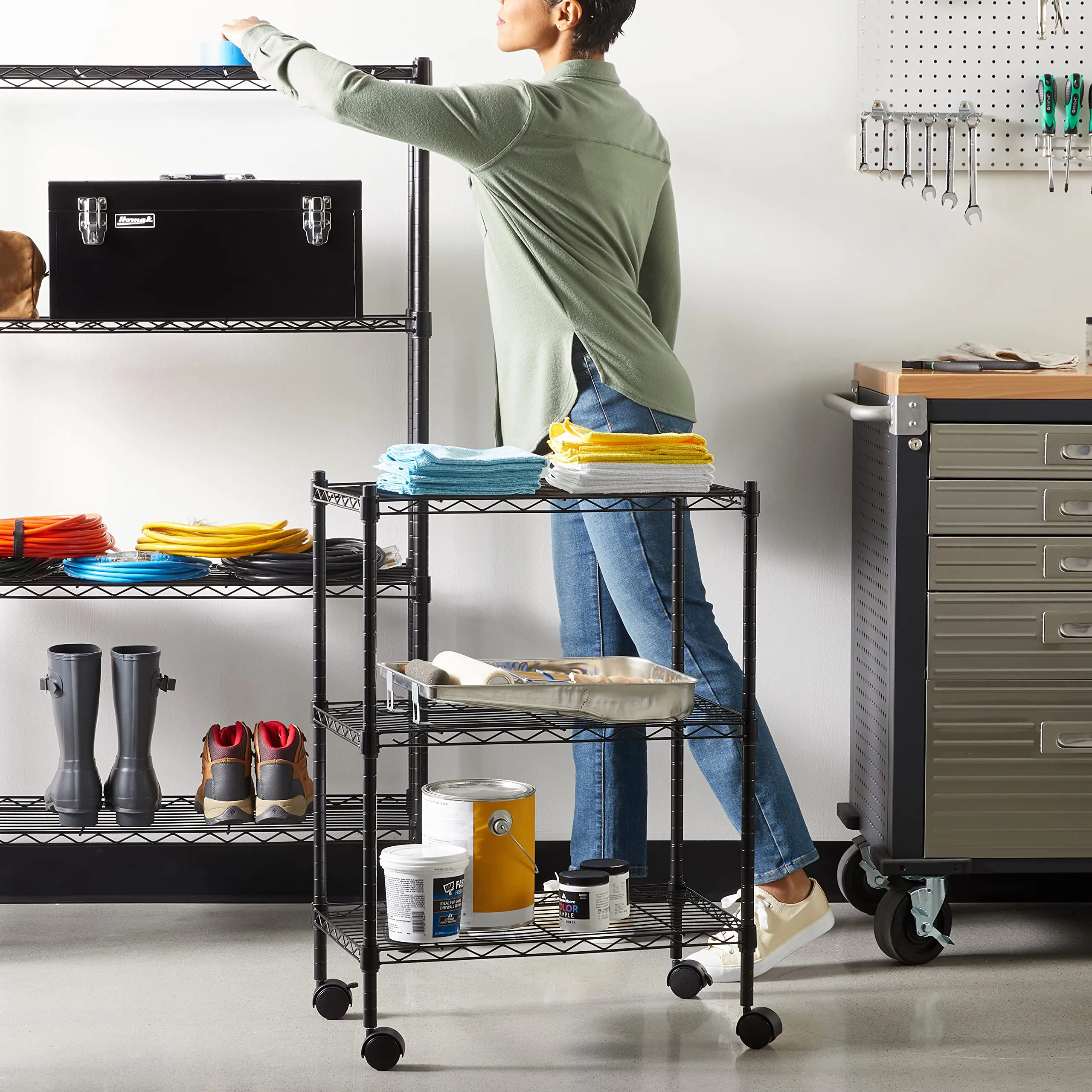 Amazon Basics Scaffaliera a 3 Ripiani con Rotelle, Nero, 34 x 58.9 x 83.2 cm - immagine 6