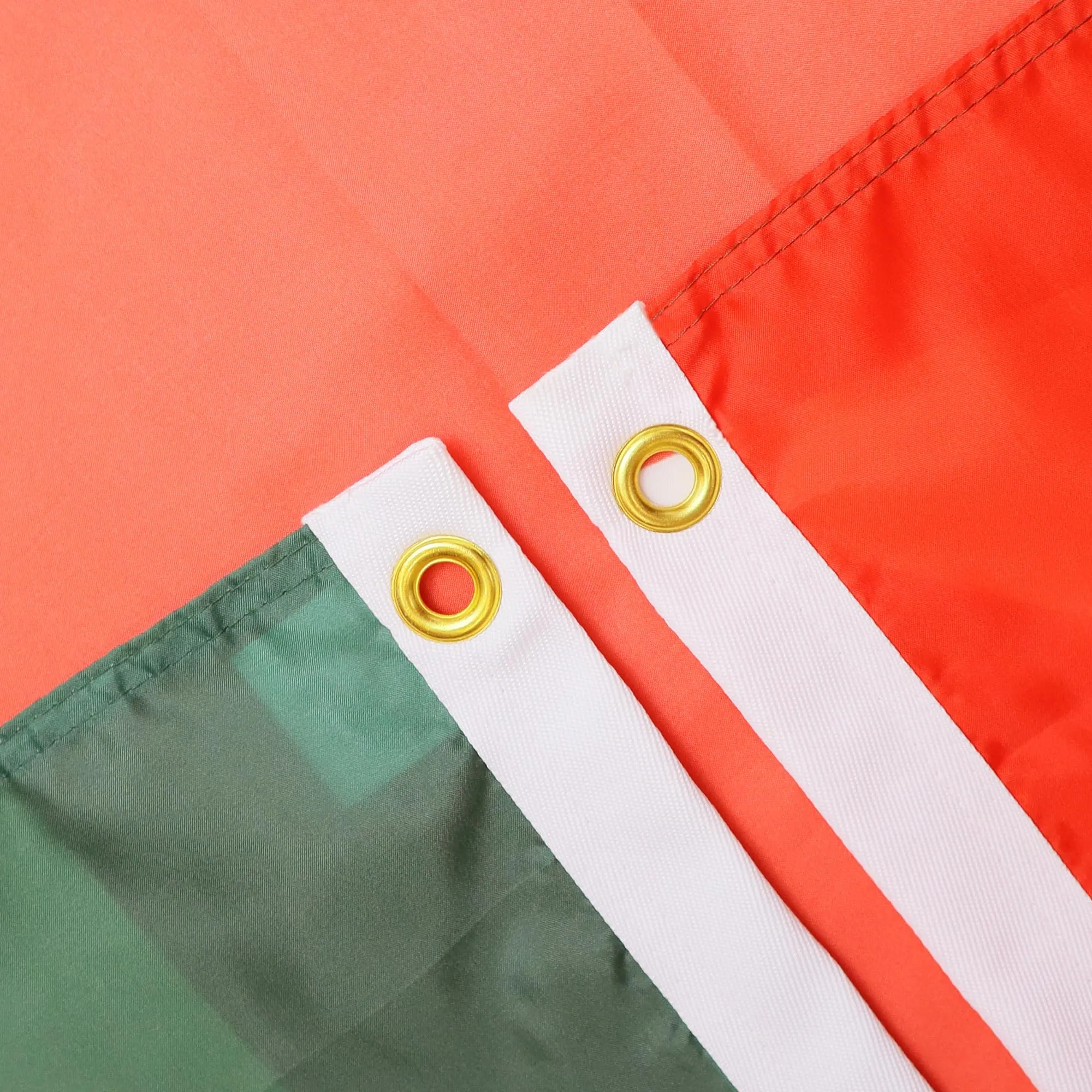 AZ FLAG Bandiera Togo 150x90 cm Poliestere Leggero con 2 Occhielli - immagine 2