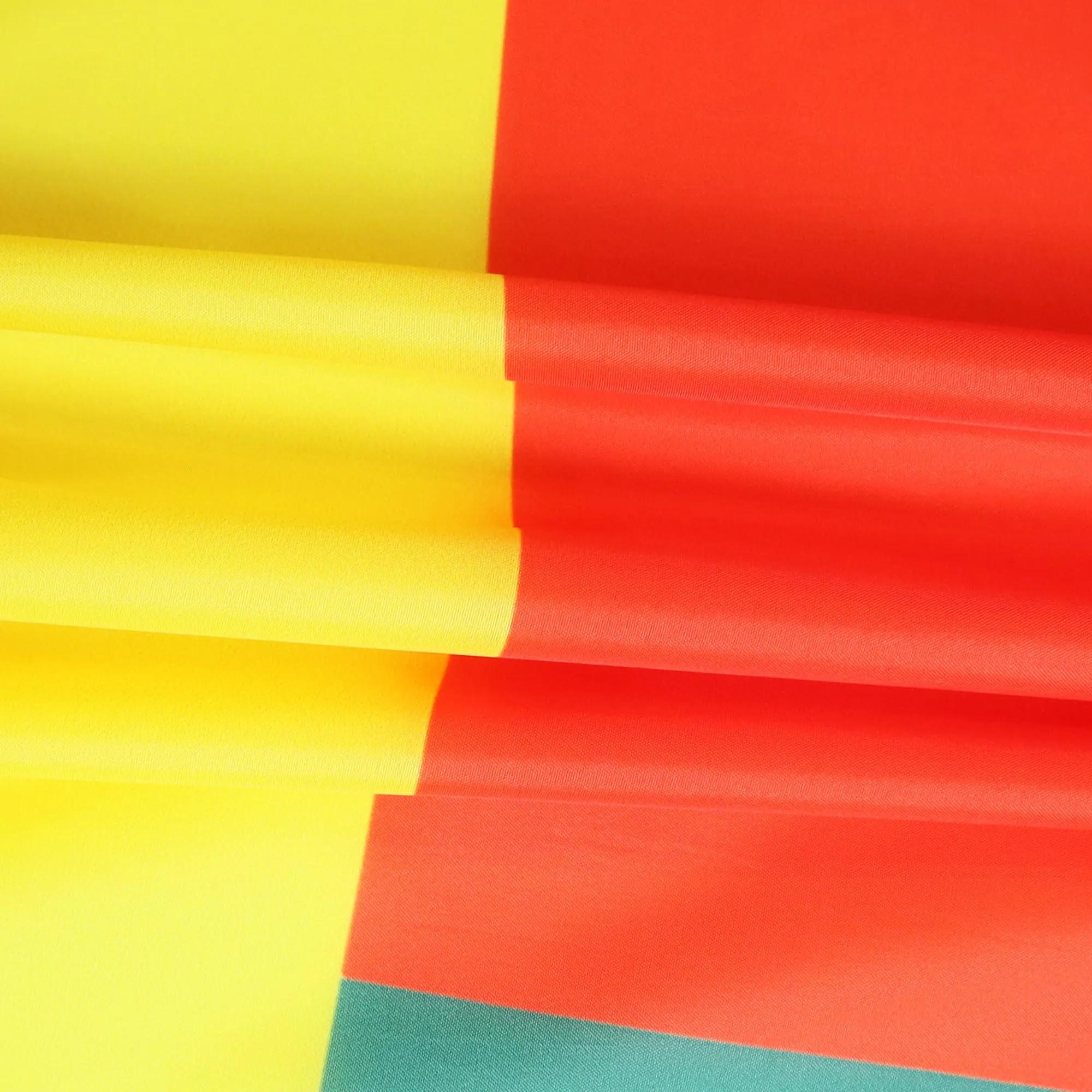 AZ FLAG Bandiera Togo 150x90 cm Poliestere Leggero con 2 Occhielli - immagine 3