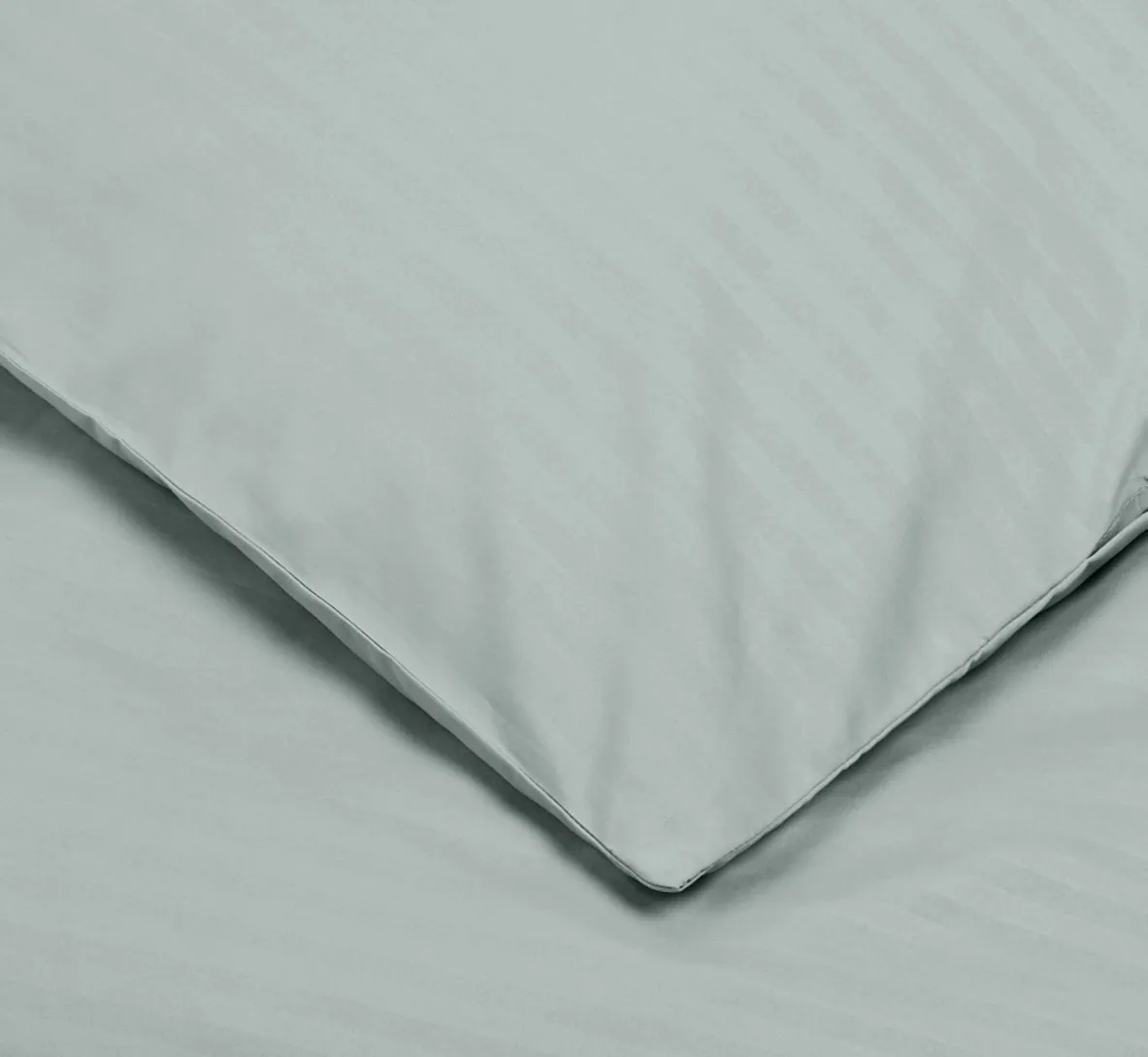 Amazon Basics Set Copripiumino Matrimoniale in Microfibra a Righe, 3 Pezzi, Grigio Scuro, 260 x 240 cm e 2 Federe 65 x 65 cm - immagine 4