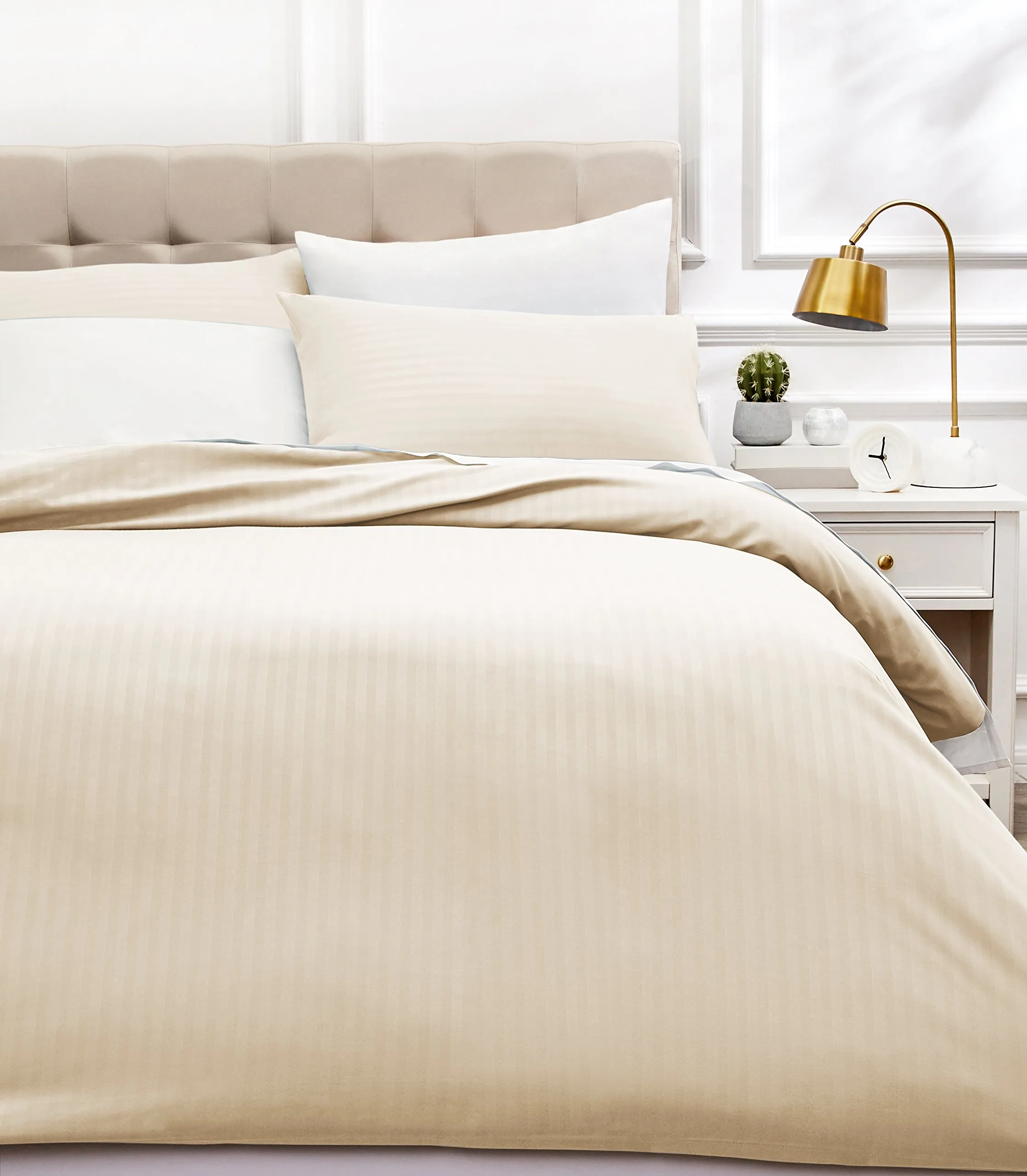 Amazon Basics Set Copripiumino Una Piazza e Mezza in Microfibra, 3 Pezzi, 200 x 200 cm, Beige a Righe - immagine 1