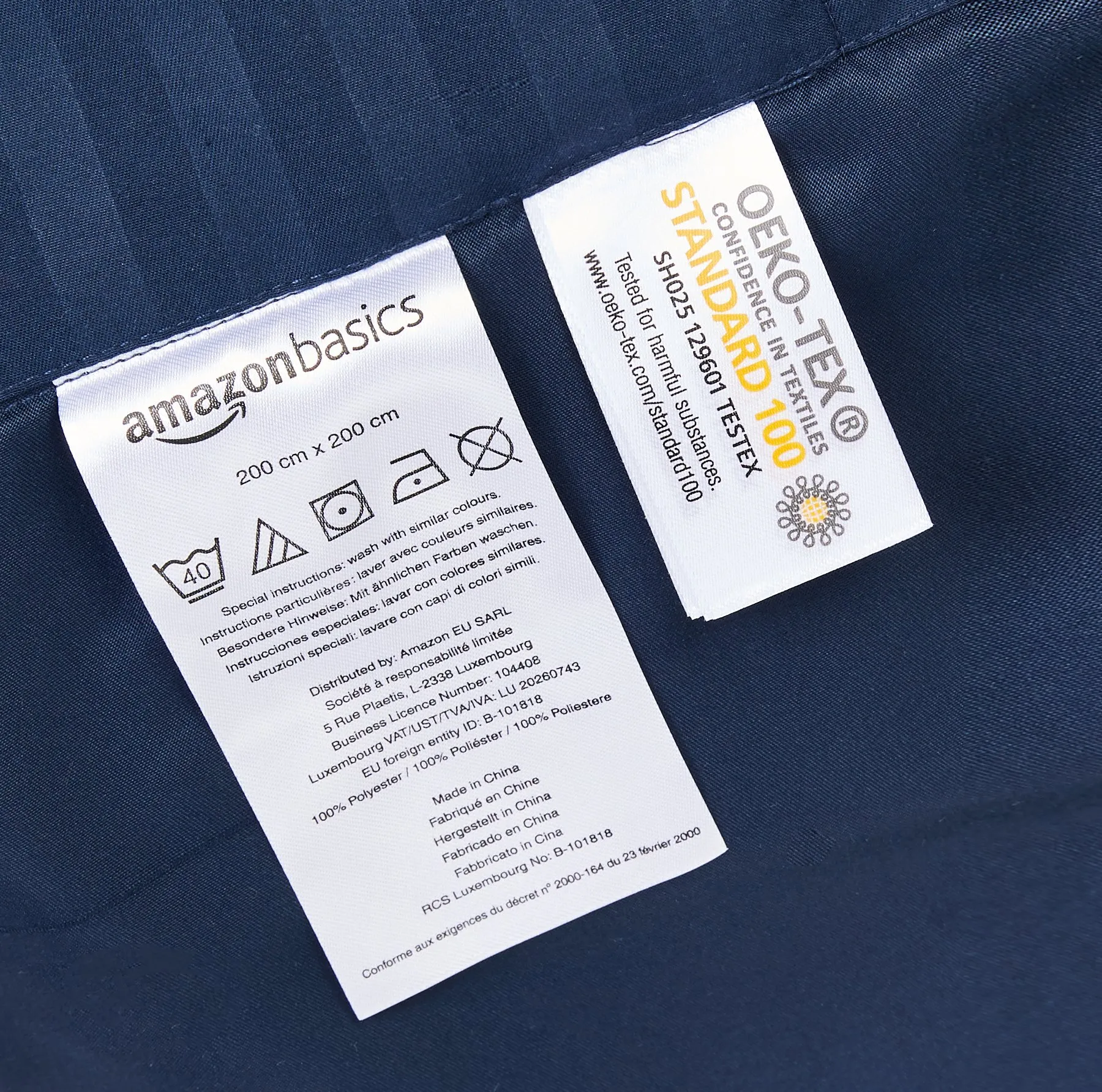 Amazon Basics Set Copripiumino Singolo in Microfibra, 2 Pezzi, 135 x 200 cm e Federa 50 x 80 cm, Blu Navy a Righe - immagine 5