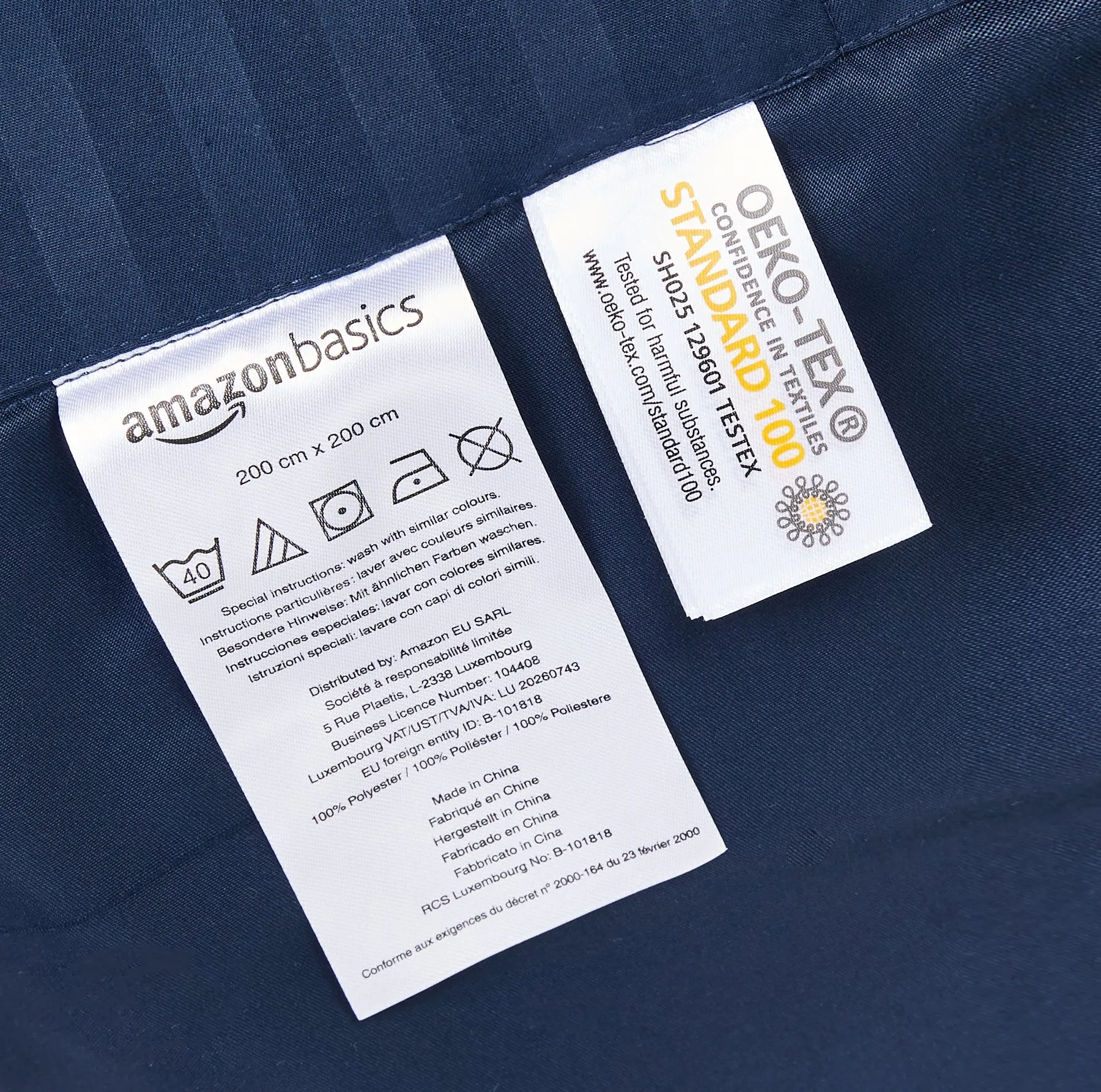 Amazon Basics Set Copripiumino in Microfibra, 3 Pezzi, 200 x 200 cm e 2 Federe 80 x 80 cm, Blu Navy a Righe - immagine 5