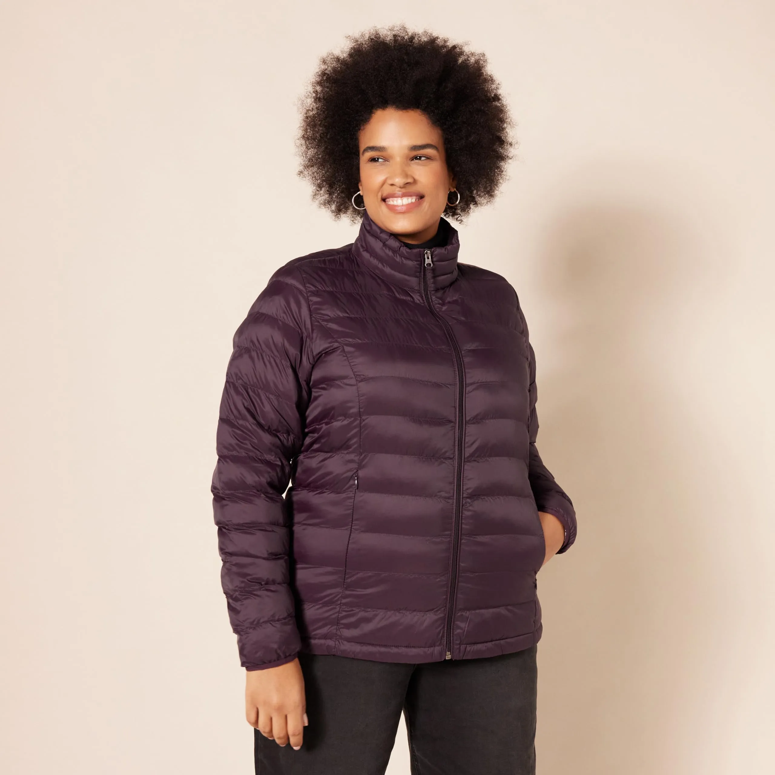 Amazon Essentials Piumino Leggero Resistente all'Acqua Ripiegabile Donna, Bordeaux, L - immagine 6
