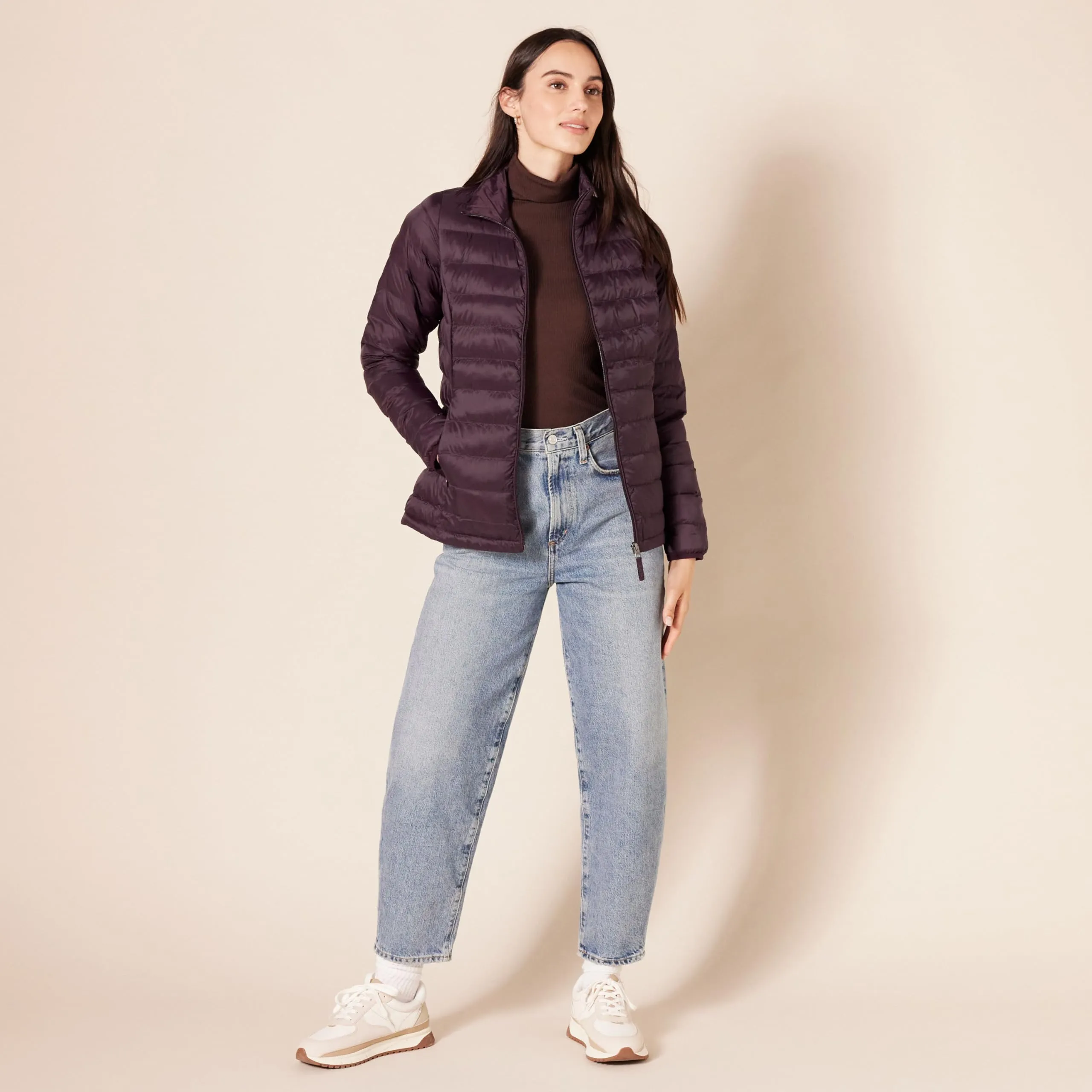 Amazon Essentials Piumino leggero resistente all'acqua ripiegabile Donna, Bordeaux, XL - immagine 5