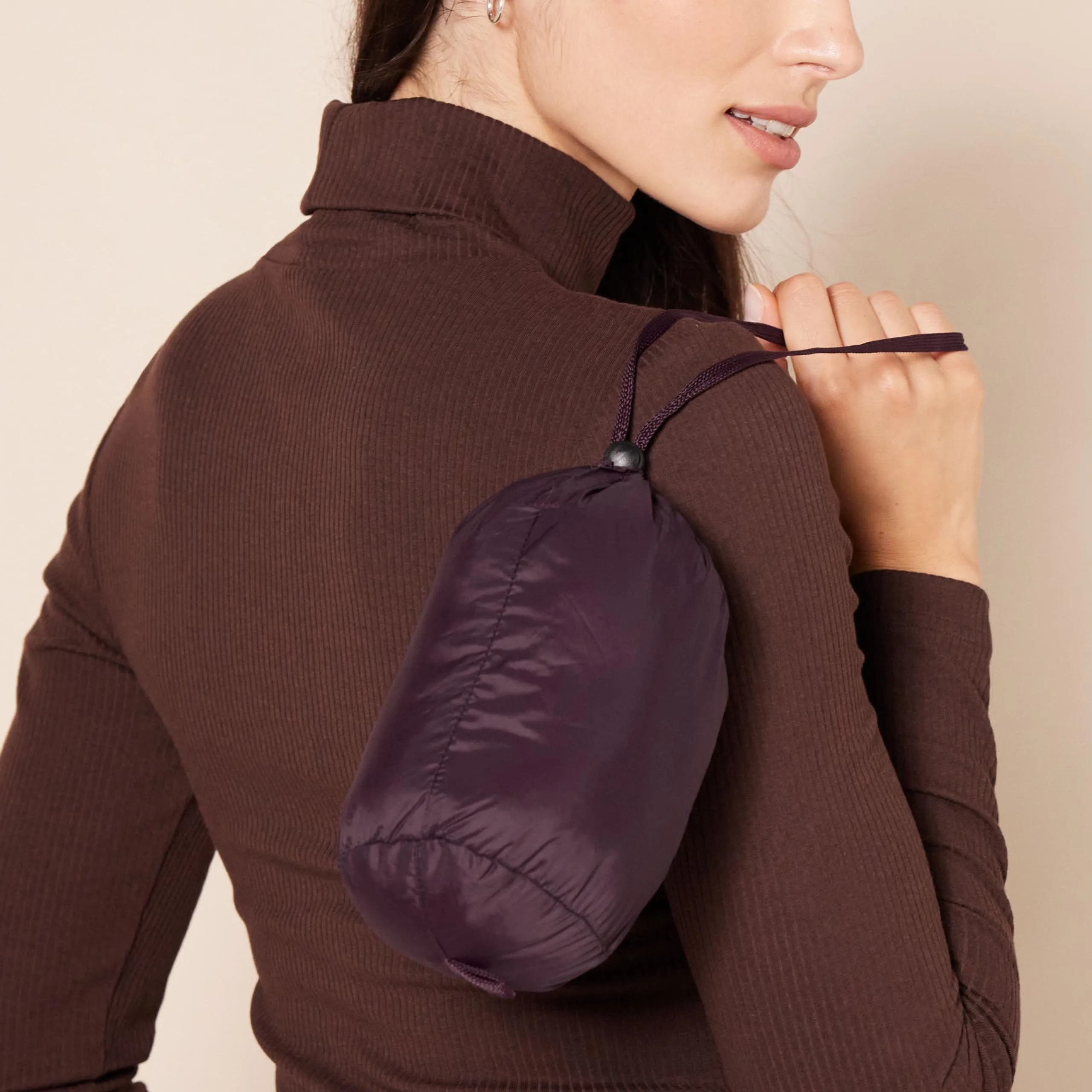 Amazon Essentials Piumino Leggero Resistente all'Acqua Ripiegabile Donna, Bordeaux, S - immagine 4