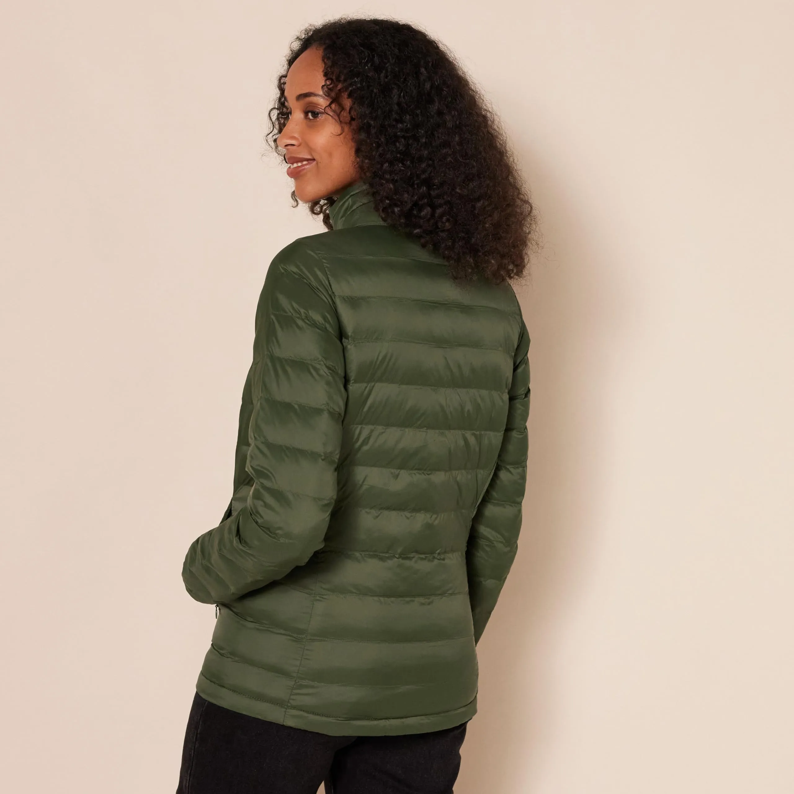 Amazon Essentials Piumino leggero resistente all'acqua ripiegabile Donna, Verde Oliva Scuro, XXL - immagine 3
