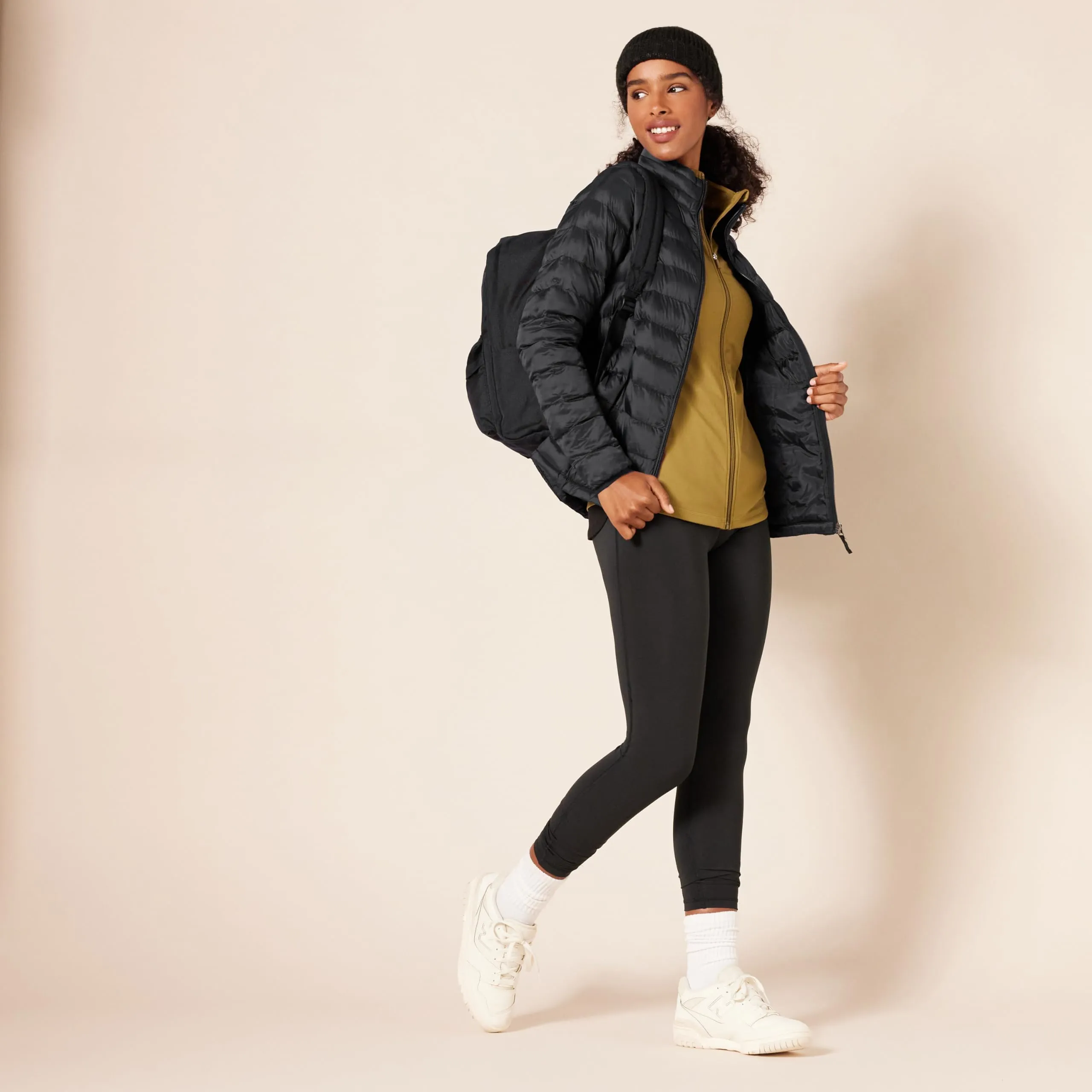 Amazon Essentials Piumino leggero resistente all'acqua ripiegabile Donna, Nero, M - immagine 5