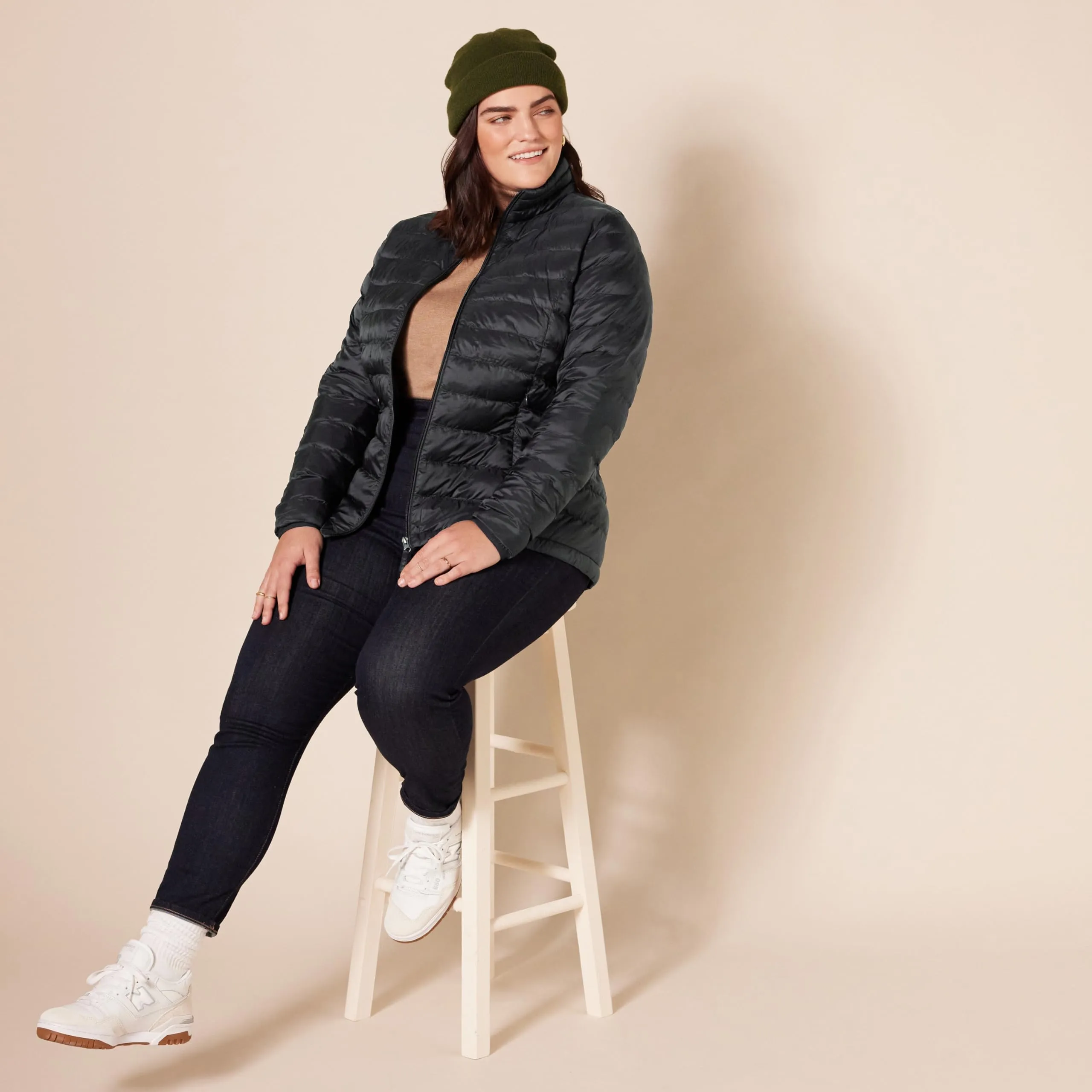 Amazon Essentials Piumino leggero resistente all'acqua ripiegabile Donna, Nero, M - immagine 8