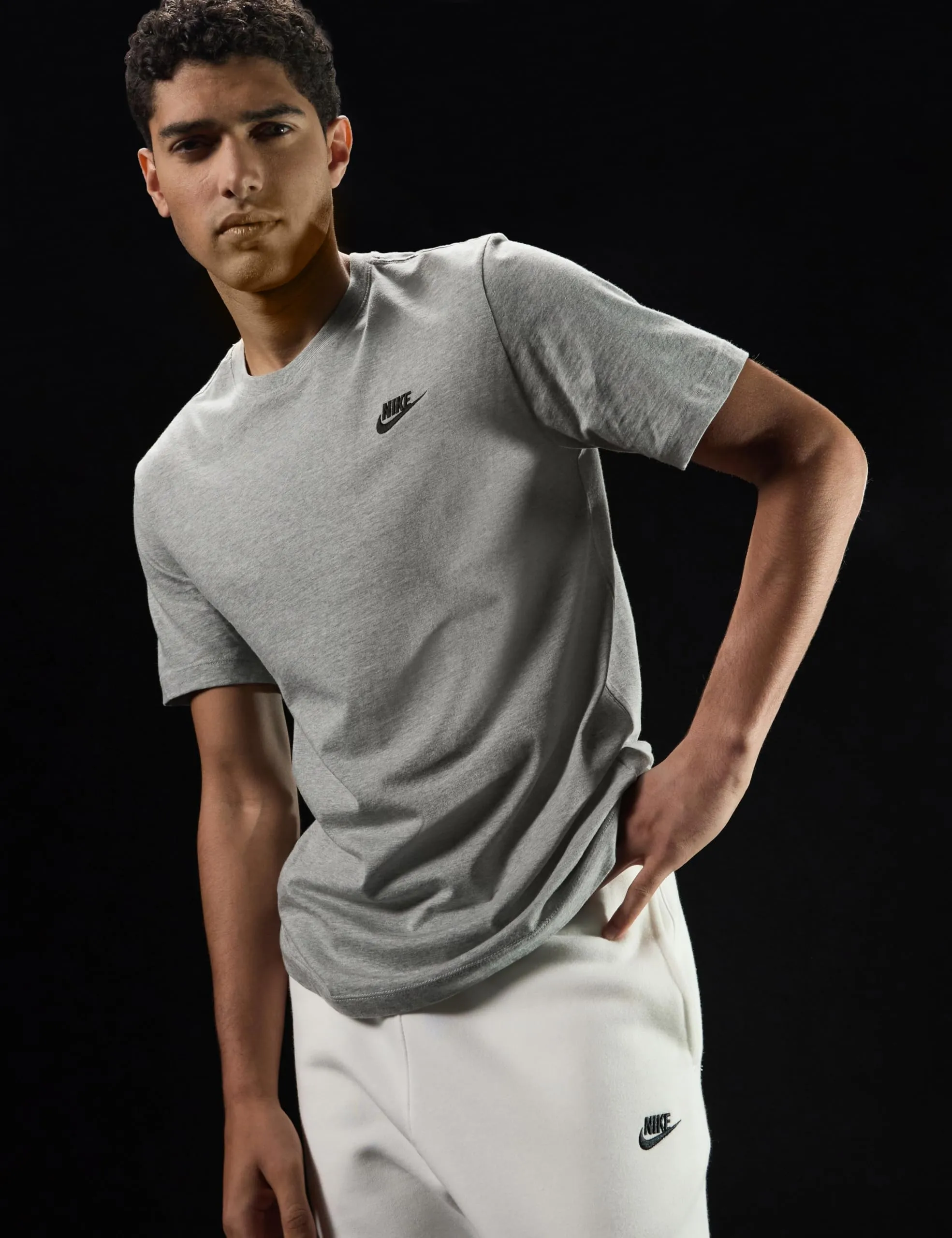 Nike NSW Club Tee - Dark Grey Heather Black, XXL - immagine 2