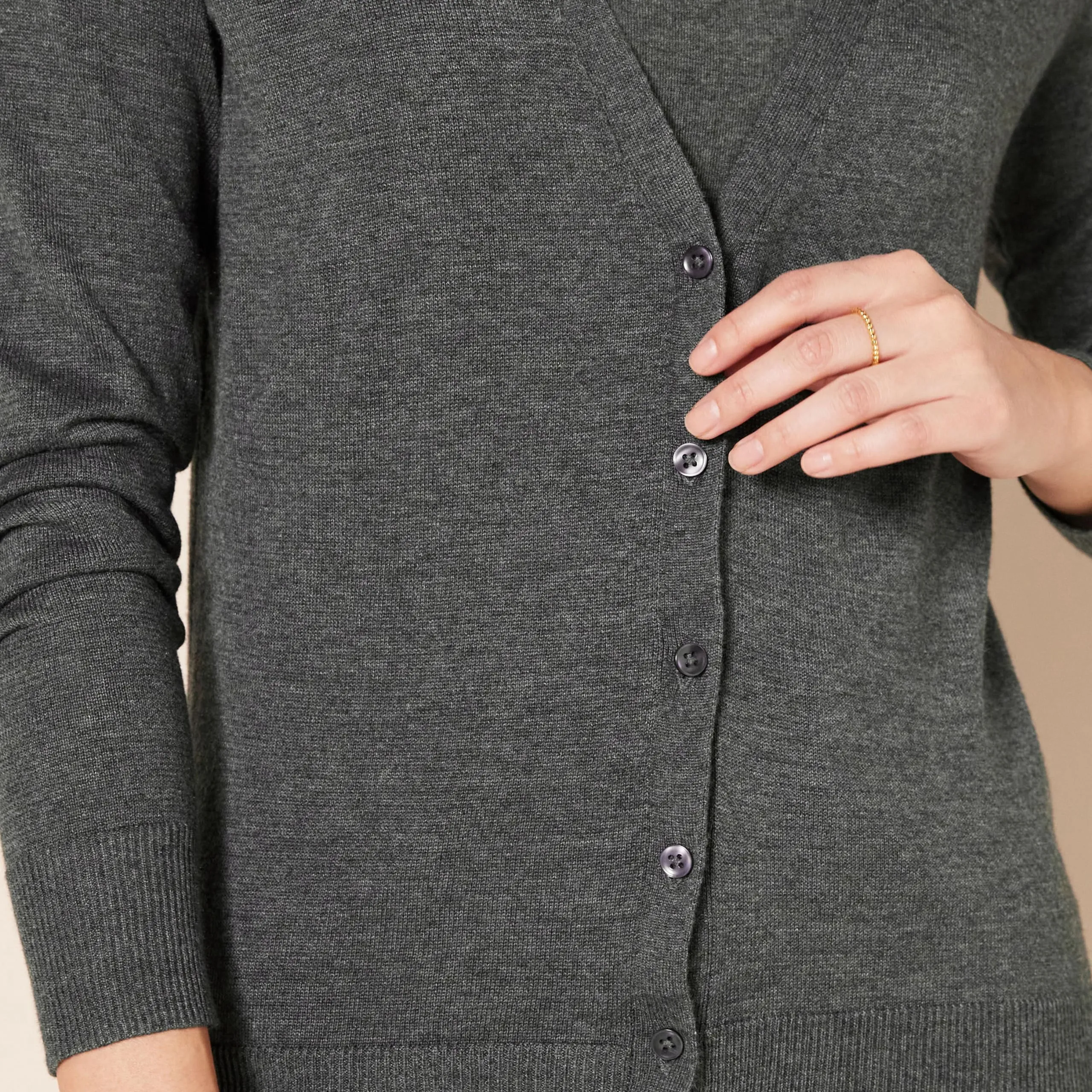 Amazon Essentials Felpa Cardigan Leggera Donna, Carbone Puntinato, M - immagine 4