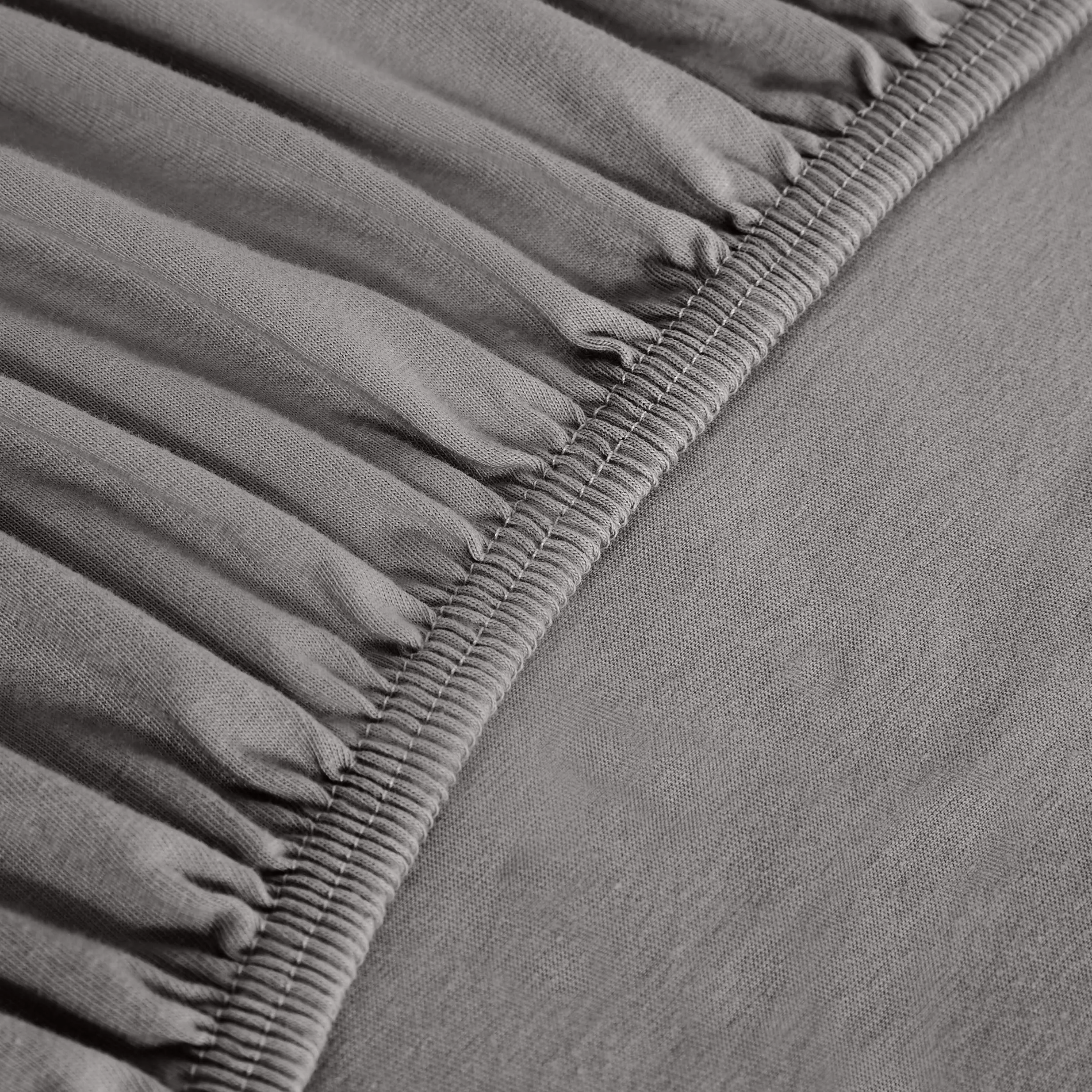 Amazon Basics Lenzuolo con Angoli Matrimoniale, 100% Cotone Jersey, 200 x 200 cm, Grigio Scuro - immagine 2