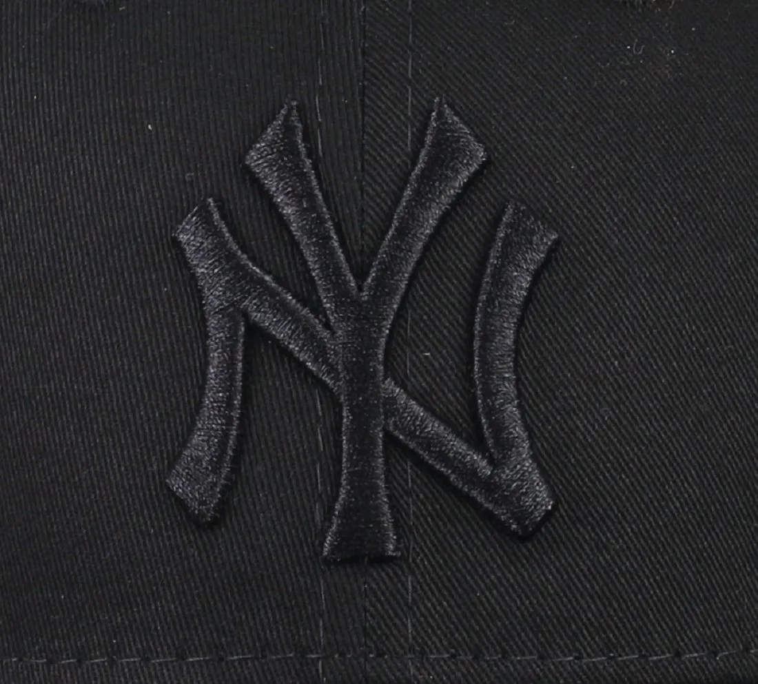 New Era New York Yankees 9forty Adjustable Cap League Essential Black on Black - One Size - immagine 3