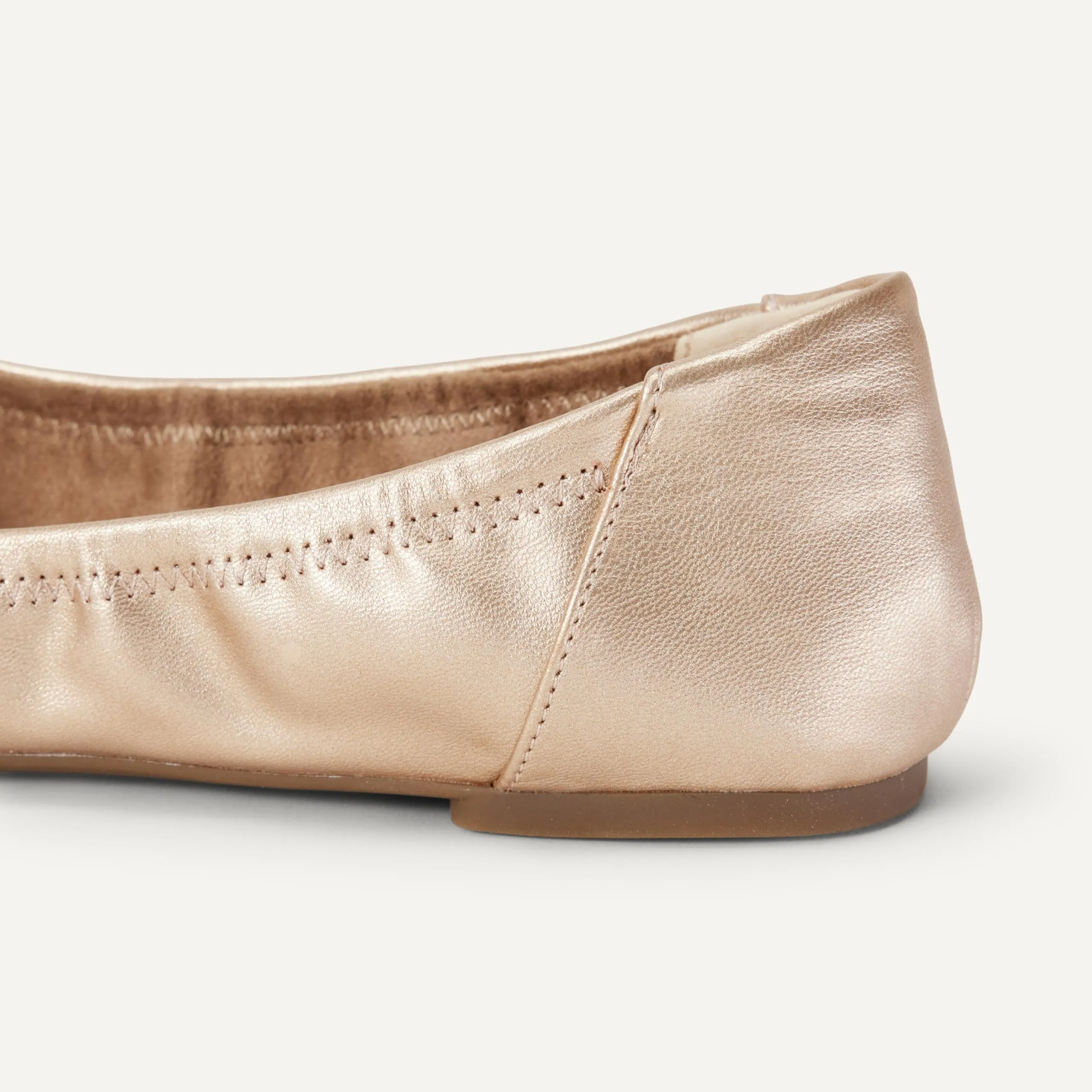 Amazon Essentials Ballerine Slip-on Donna, Oro Rosa, 42 EU - immagine 5