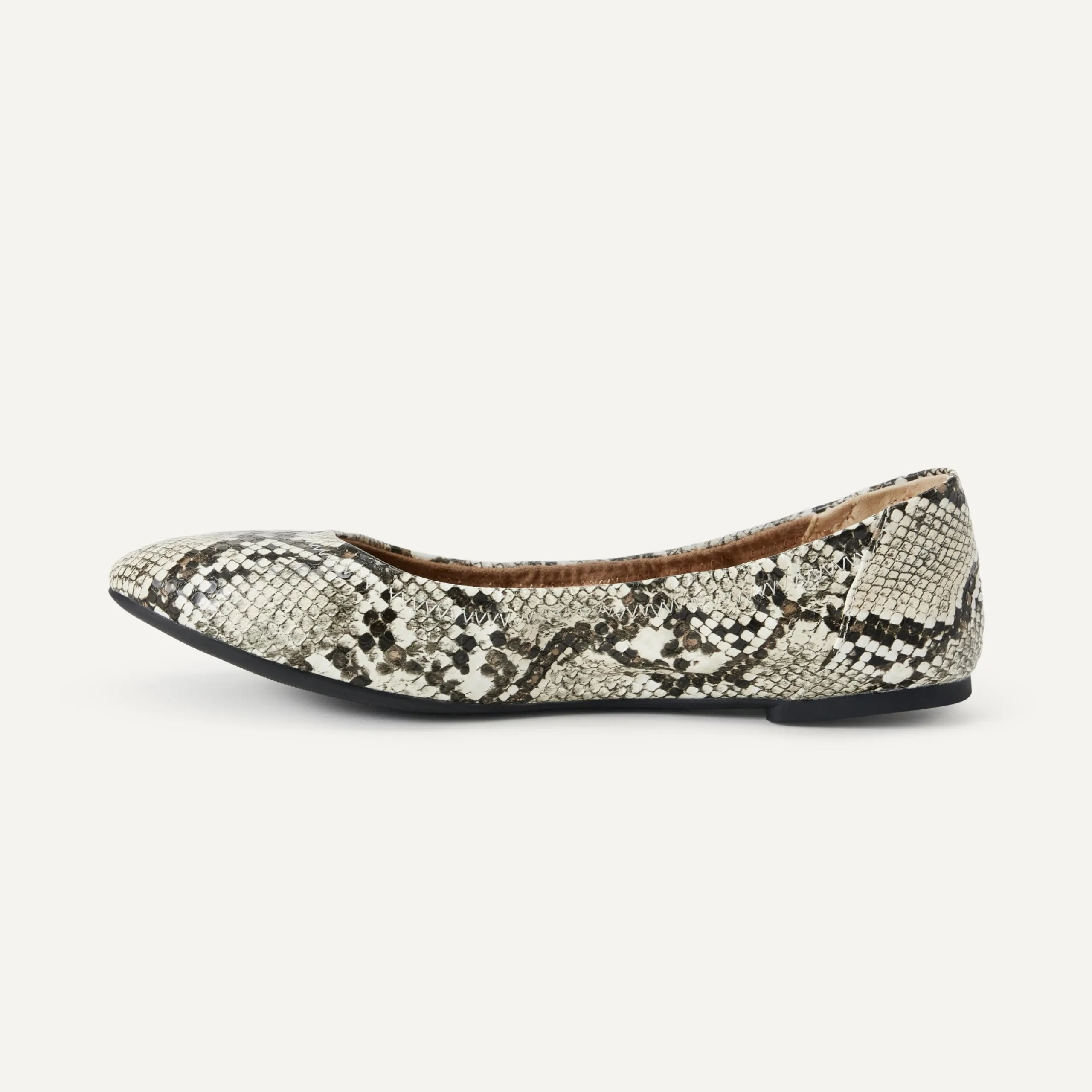 Amazon Essentials Ballerine Slip-on Donna, Nero Bianco Ecopelle Di Serpente, 35.5 EU - immagine 3