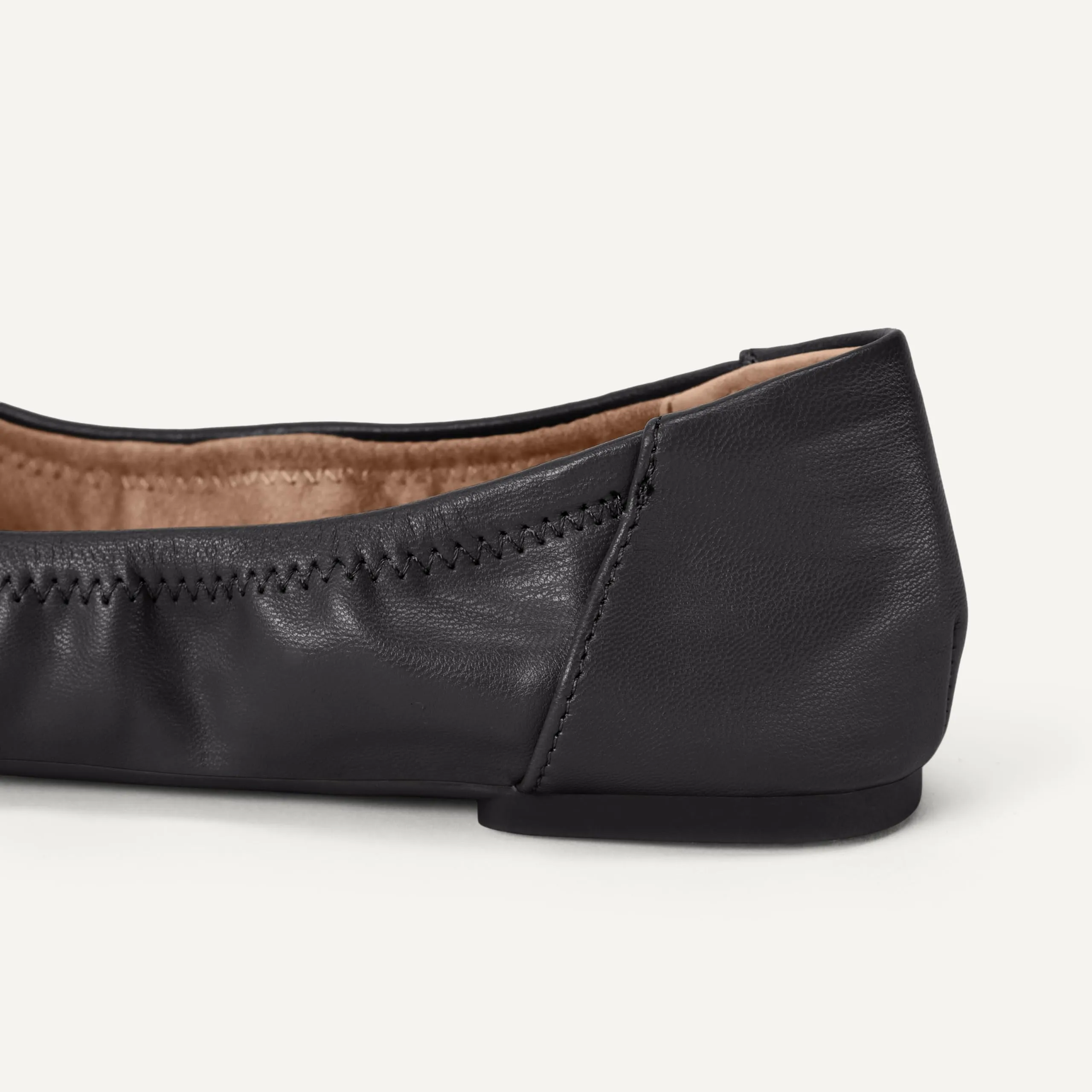 Amazon Essentials Ballerine Slip-on Donna, Nero Finta Pelle, 41.5 EU Larga - immagine 5