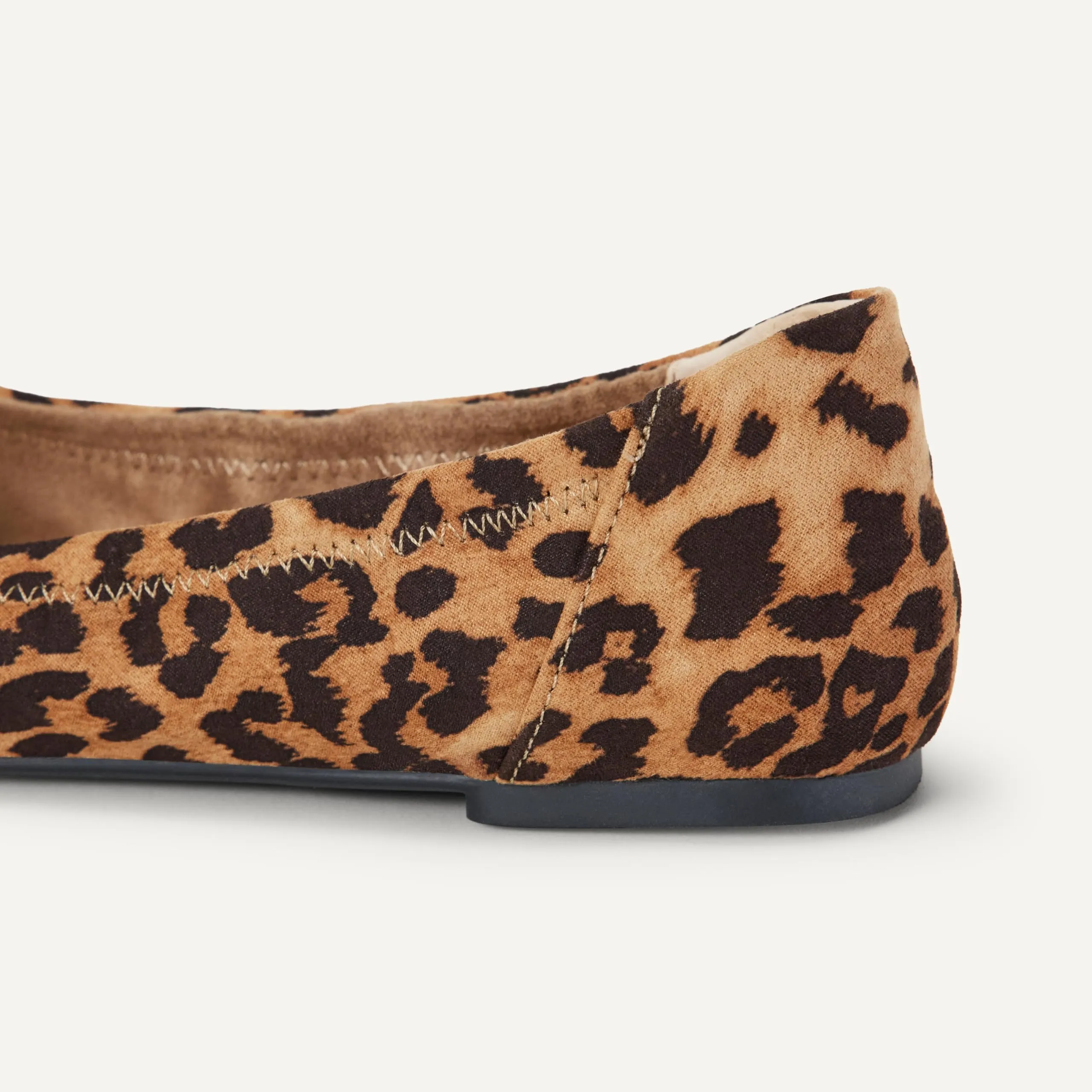 Amazon Essentials Ballerine Slip-on Donna, Marrone Chiaro Leopardata, 38 EU - immagine 5