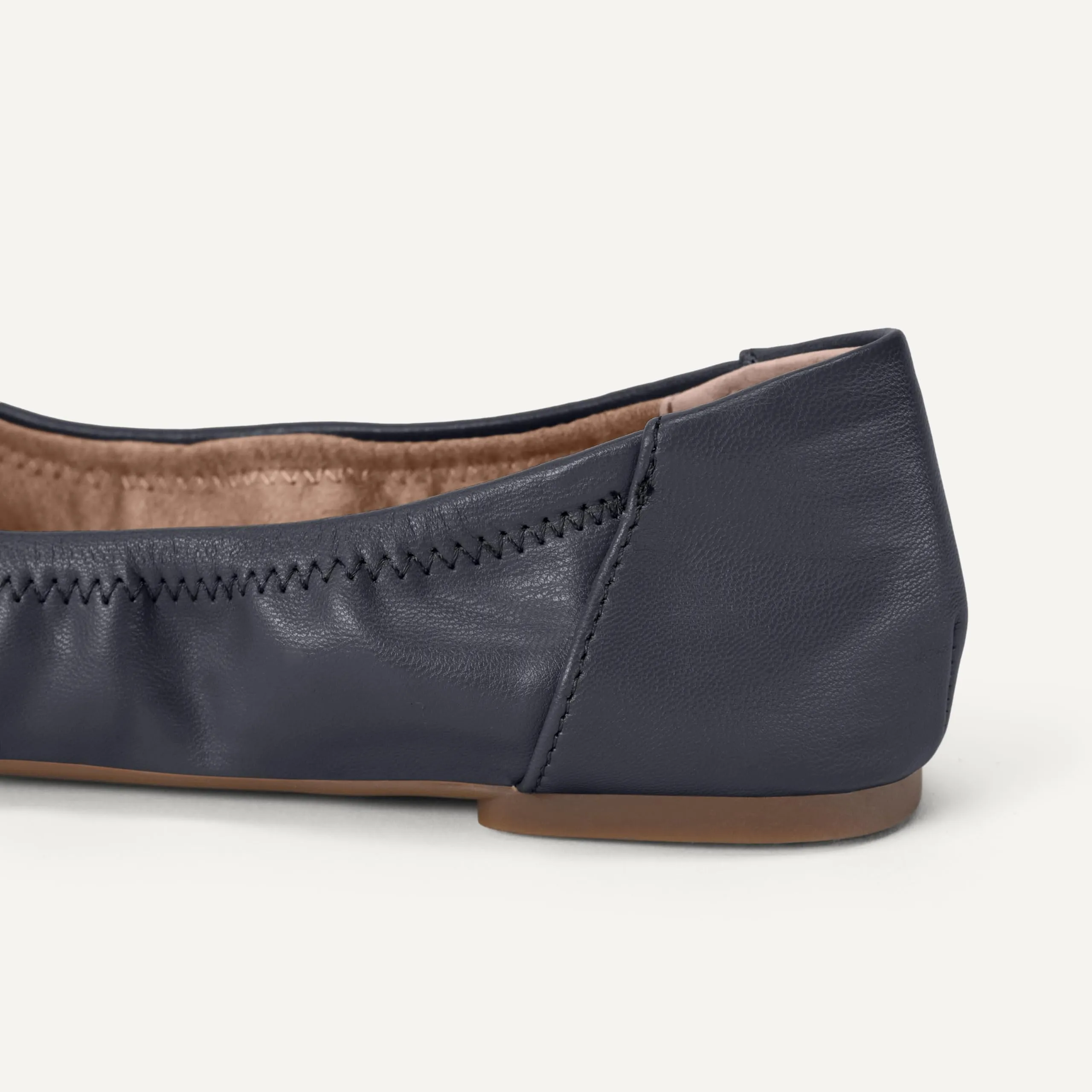 Amazon Essentials Ballerine Slip-on Donna, Blu Marino Finta Pelle, 42 EU Larga - immagine 5