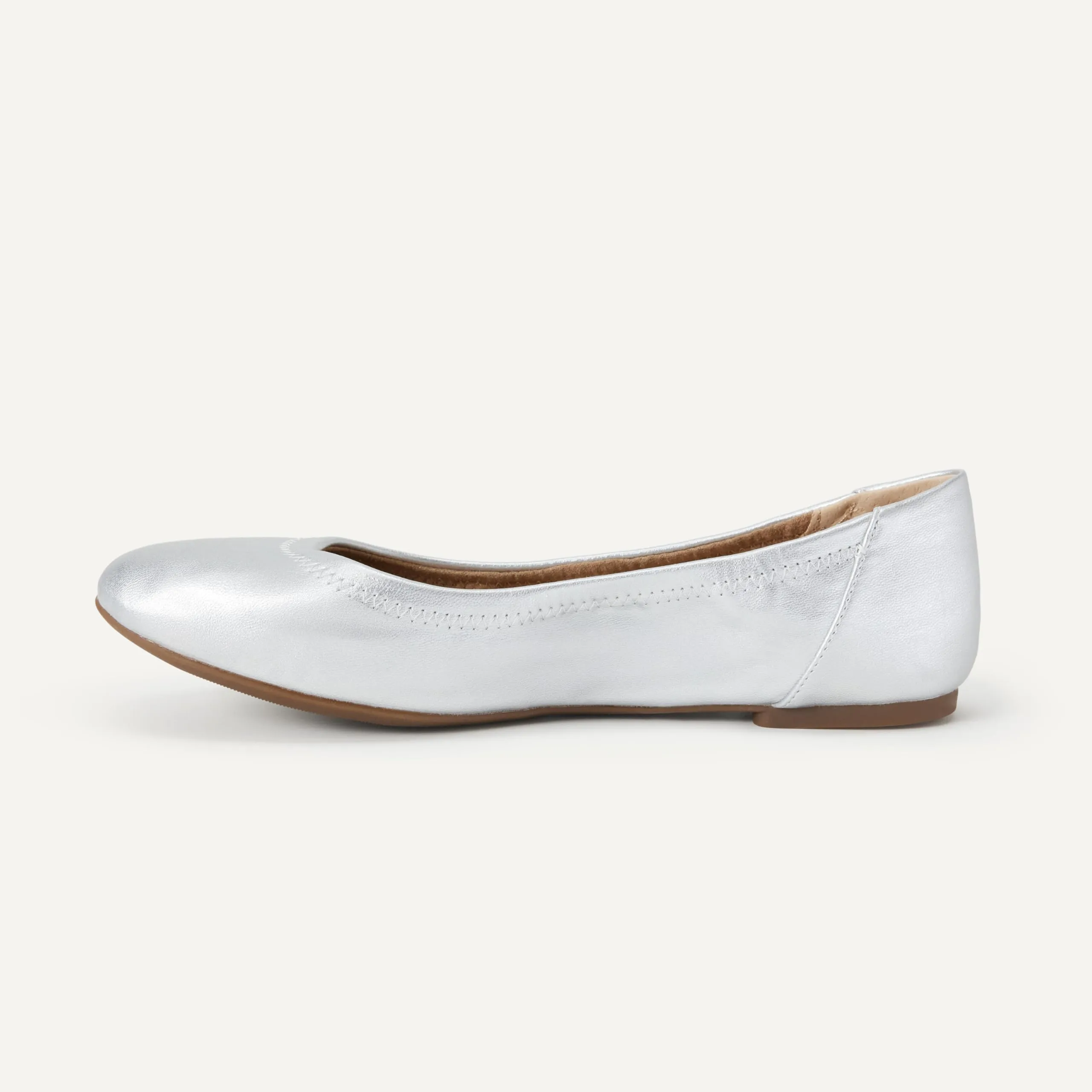 Amazon Essentials Ballerine Slip-on Donna, Argento, 35.5 EU - immagine 3