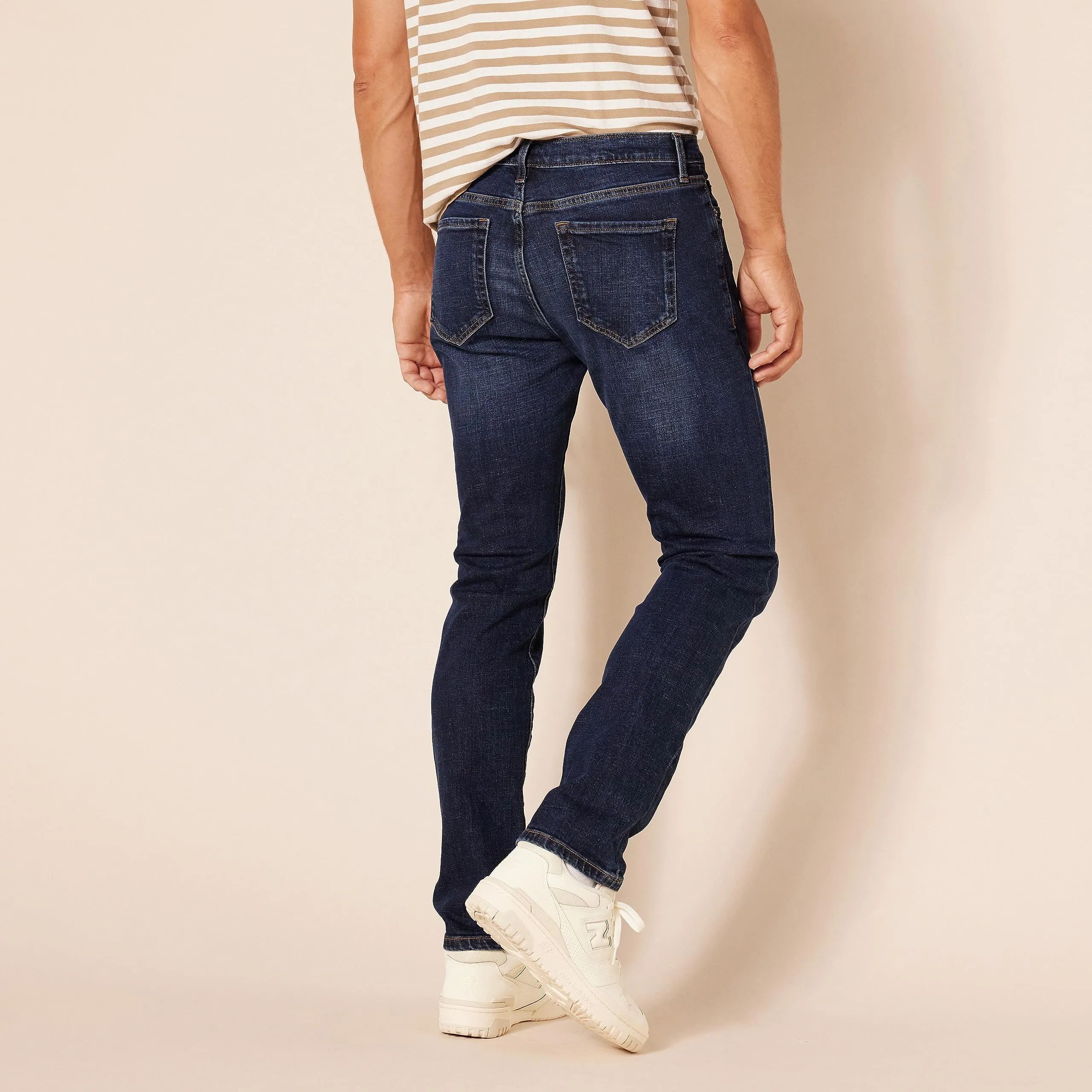 Amazon Essentials Slim Fit Jeans, Blu Scuro Vintage, 34W / 31L - immagine 3