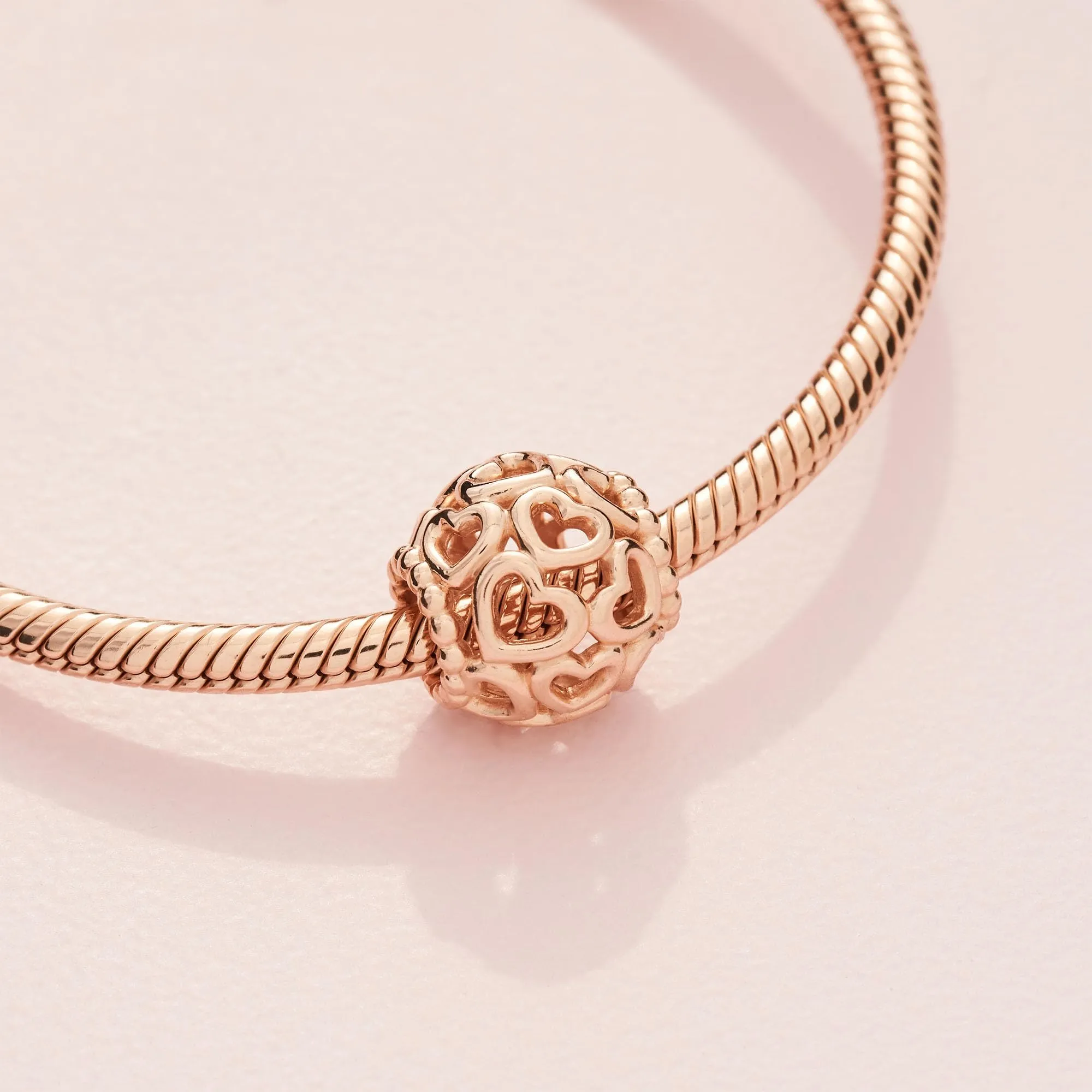 Pandora Icons Ciondolo con cuori traforati placcato in oro rosa 14k - immagine 6