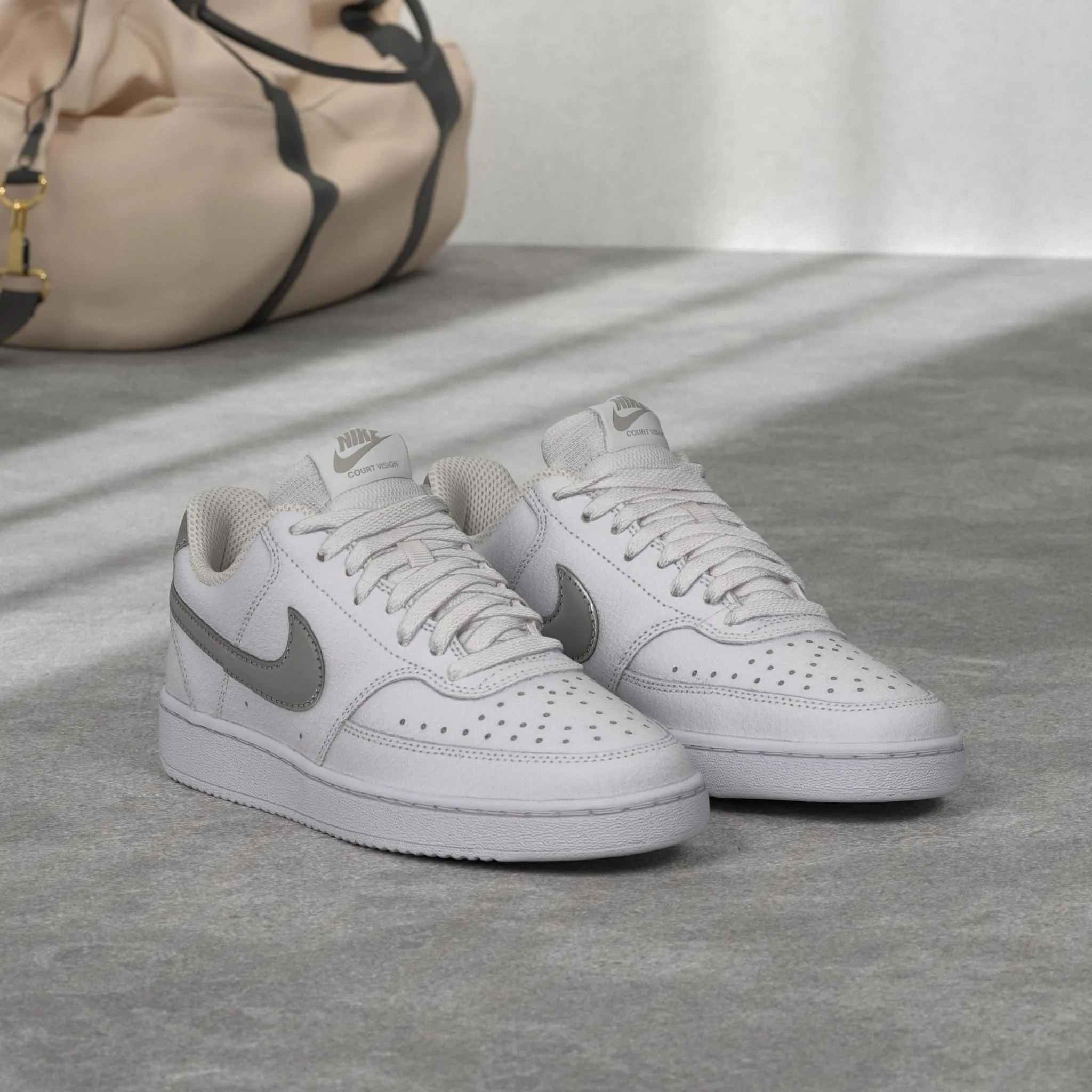 Nike Sneaker uomo White Metallic Silver (8.5 M) US - immagine 2