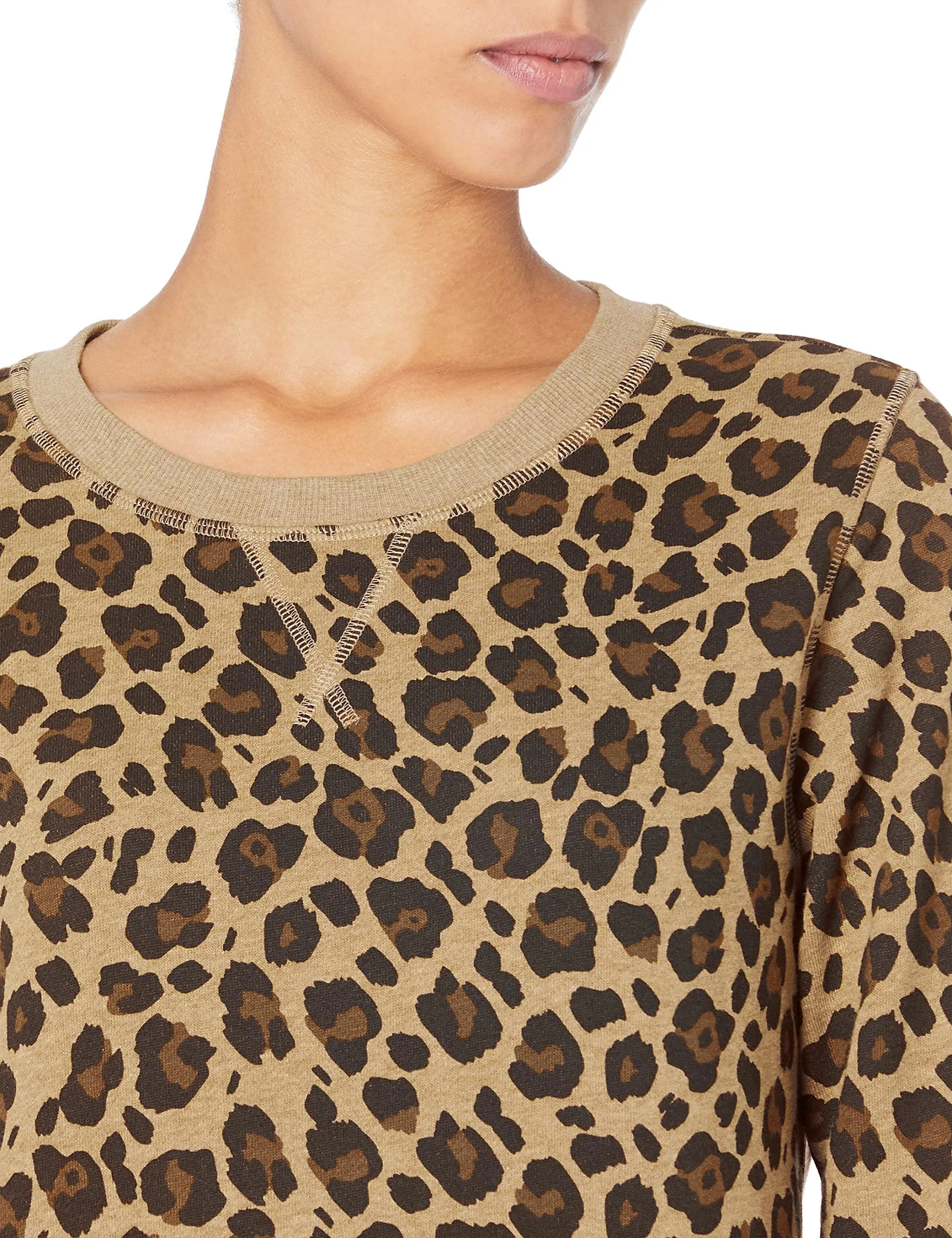 Amazon Essentials Felpa Girocollo da Donna in Pile di Spugna Francese, Stampa Leopardata Cammello, M - immagine 4
