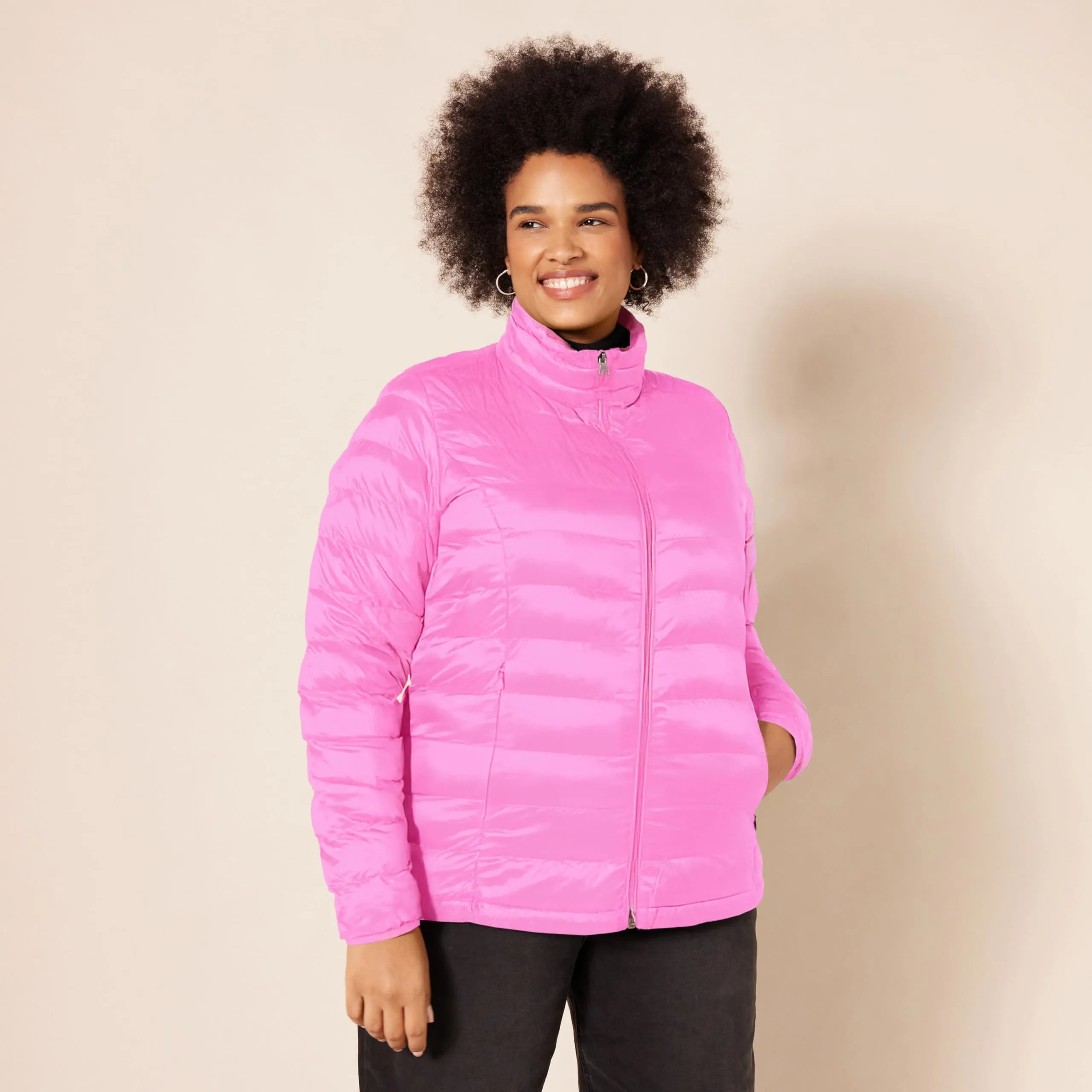 Amazon Essentials Piumino Leggero Resistente all'Acqua Ripiegabile Donna, Rosa Fluo, L - immagine 6