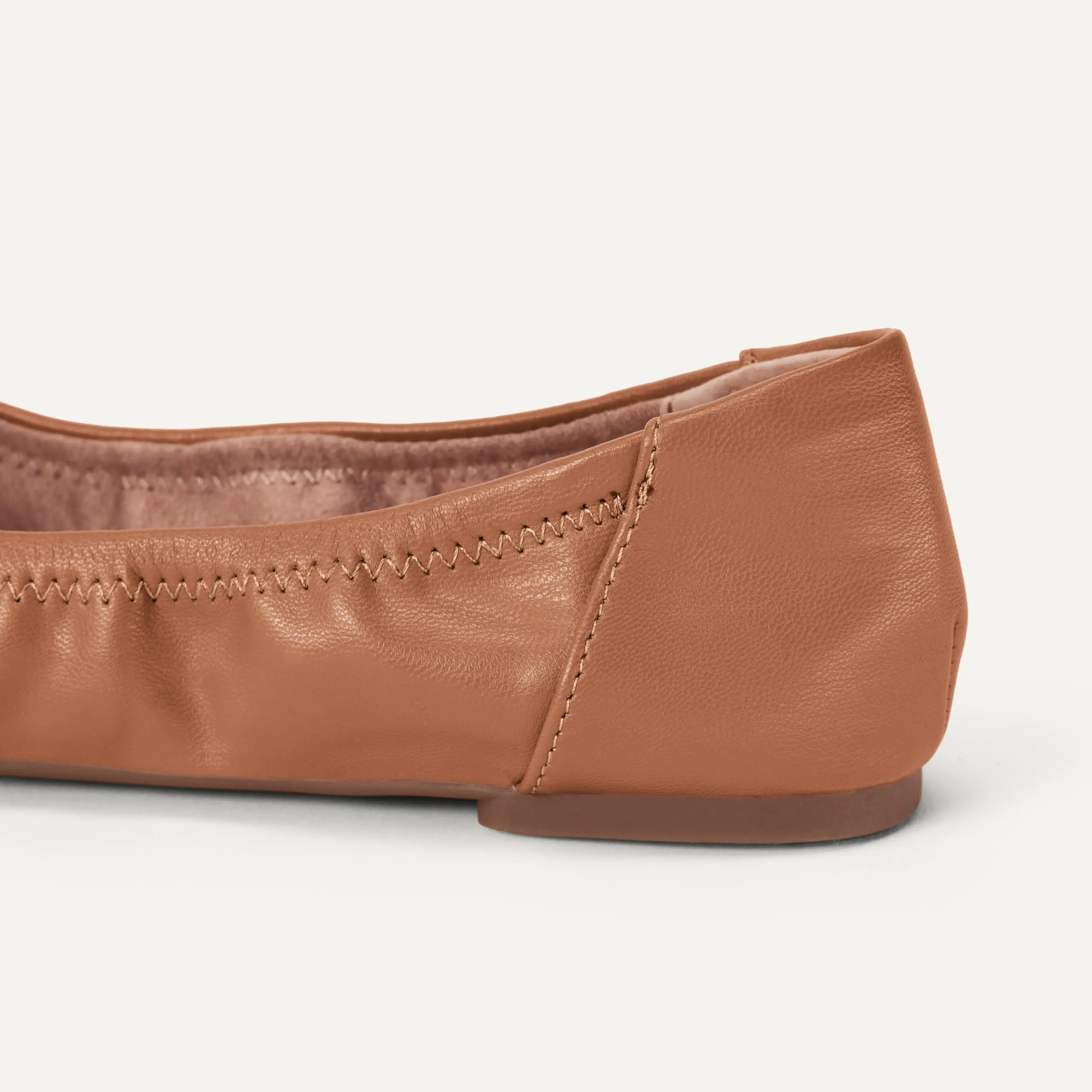 Amazon Essentials Ballerine Slip-on Donna, Cammello, 38.5 EU Larga - immagine 5