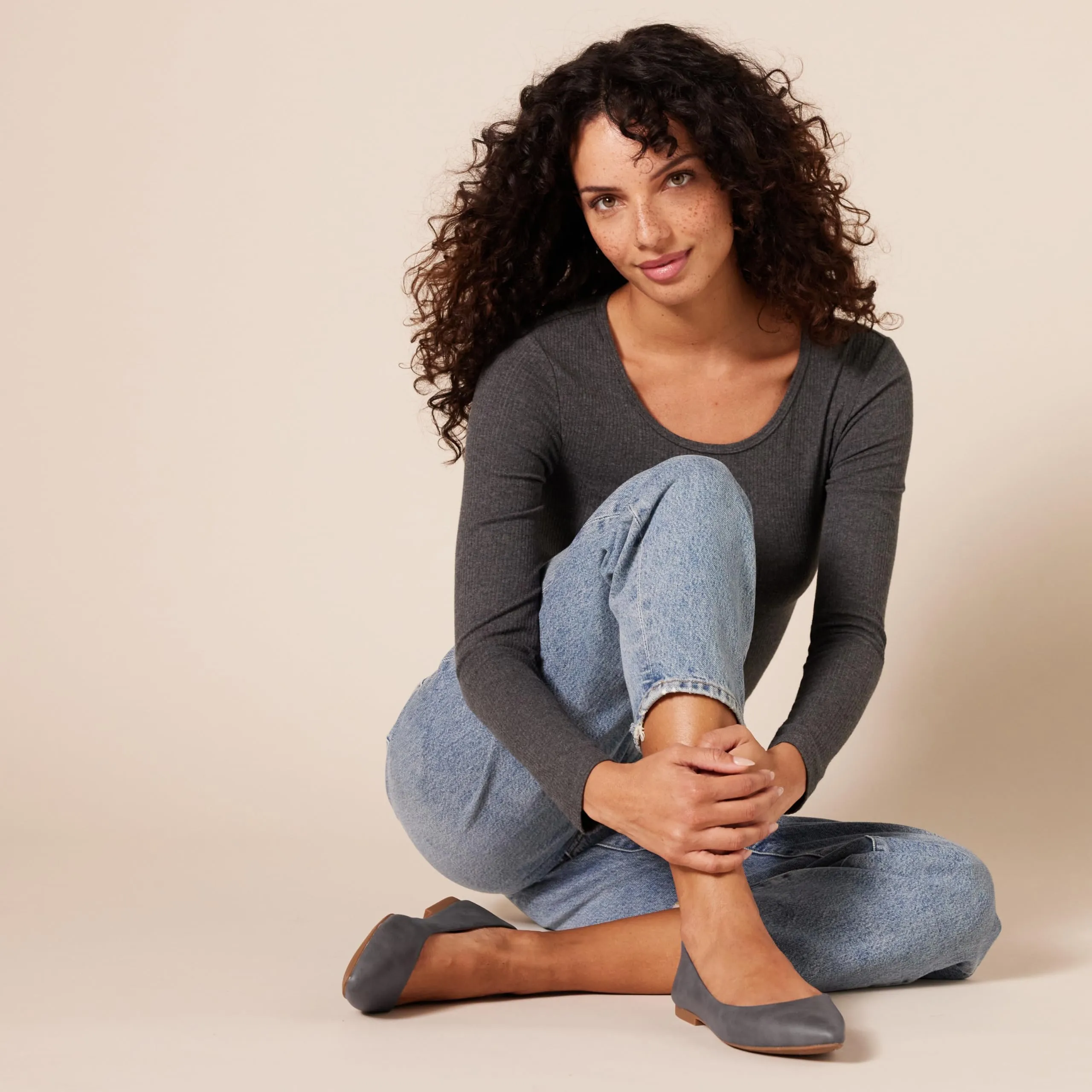 Amazon Essentials Ballerine da donna a punta, antracite, 42 - immagine 5