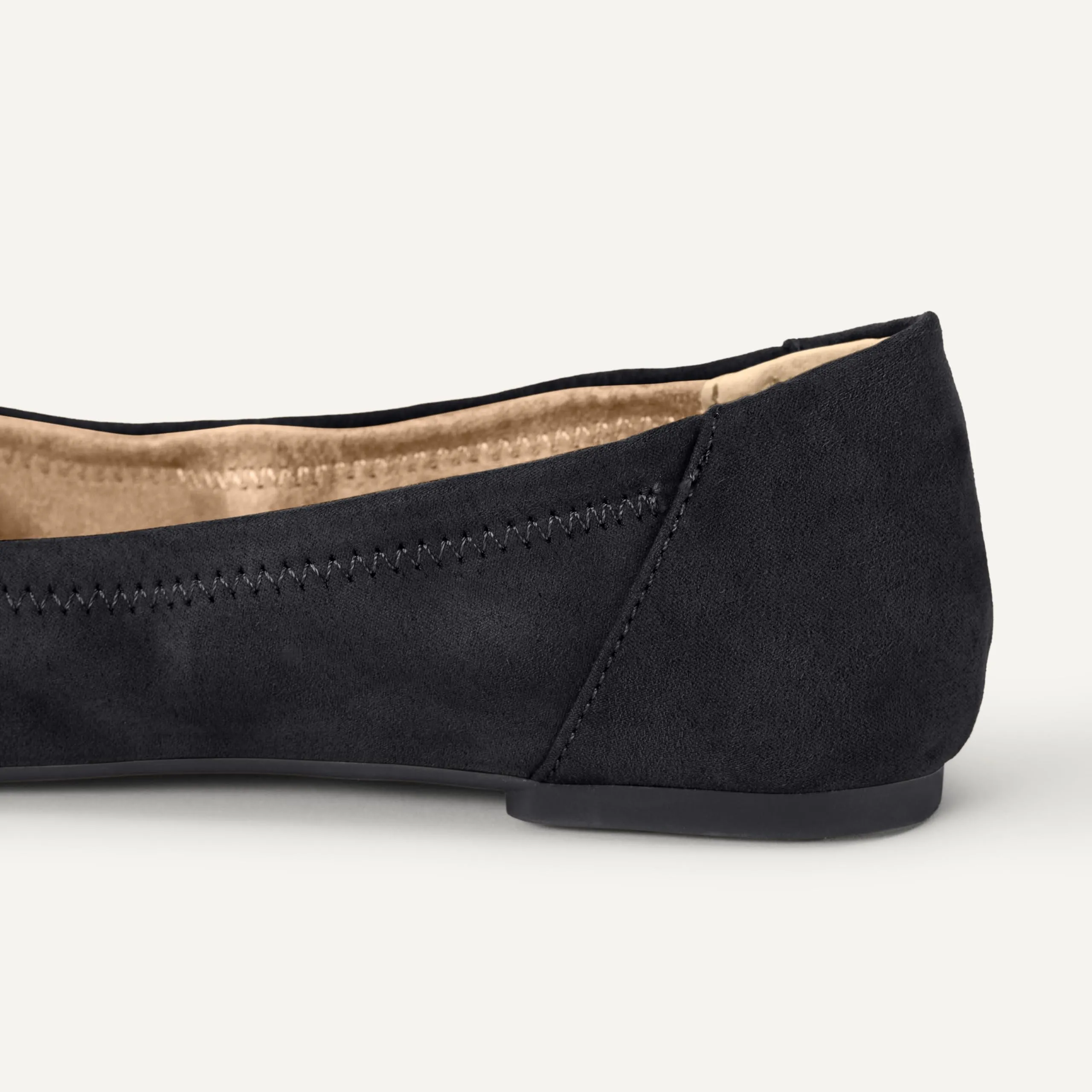 Amazon Essentials Ballerine Slip-on Donna, Nero Micro Scamosciato, 39.5 EU Larga - immagine 5