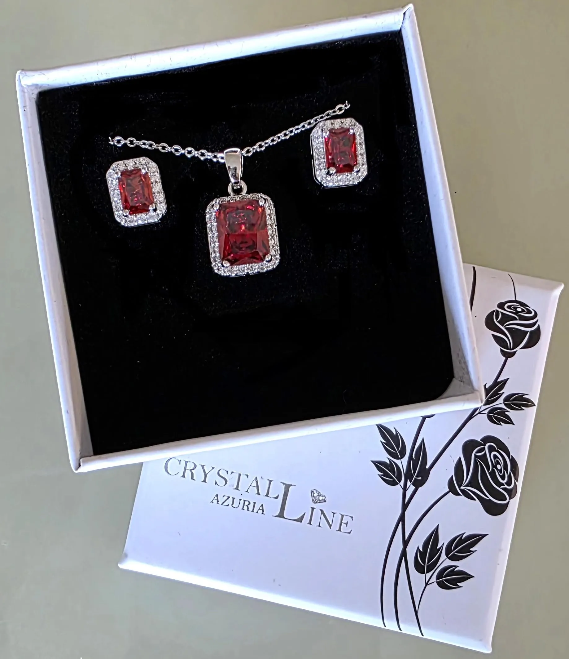 Crystalline Azuria Donna 18ct Placcato Oro Bianco Parure con Cristalli di Zirconi Rossi, Collana con Ciondolo 45 cm e Orecchini a Lobo - immagine 2