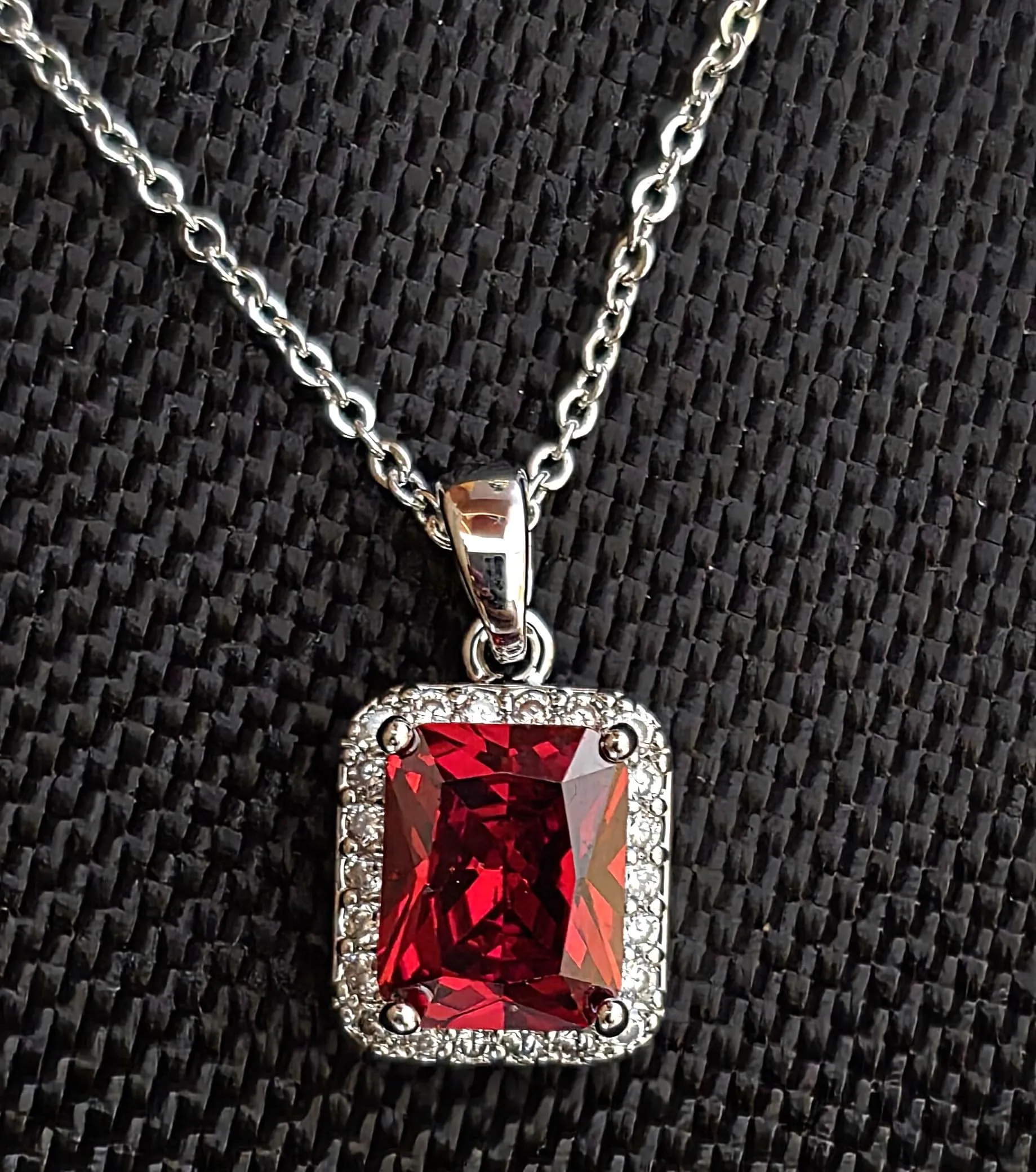 Crystalline Azuria Donna 18ct Placcato Oro Bianco Parure con Cristalli di Zirconi Rossi, Collana con Ciondolo 45 cm e Orecchini a Lobo - immagine 3