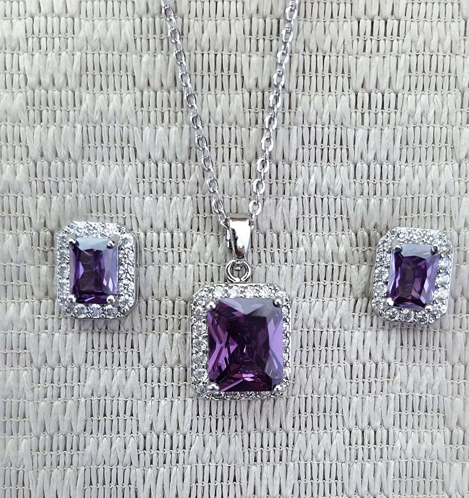 Crystalline Azuria Donna 18ct Placcato Oro Bianco Parure con Cristalli di Zirconi Viola, Collana con Ciondolo 45 cm e Orecchini a Lobo - immagine 3