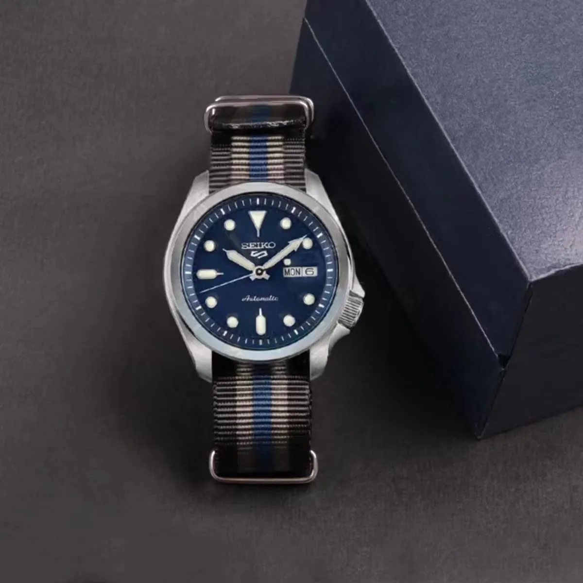 FOUUA Cinturini per orologi in nylon stile Nato, 16mm, Nero-grigio-blu - immagine 4