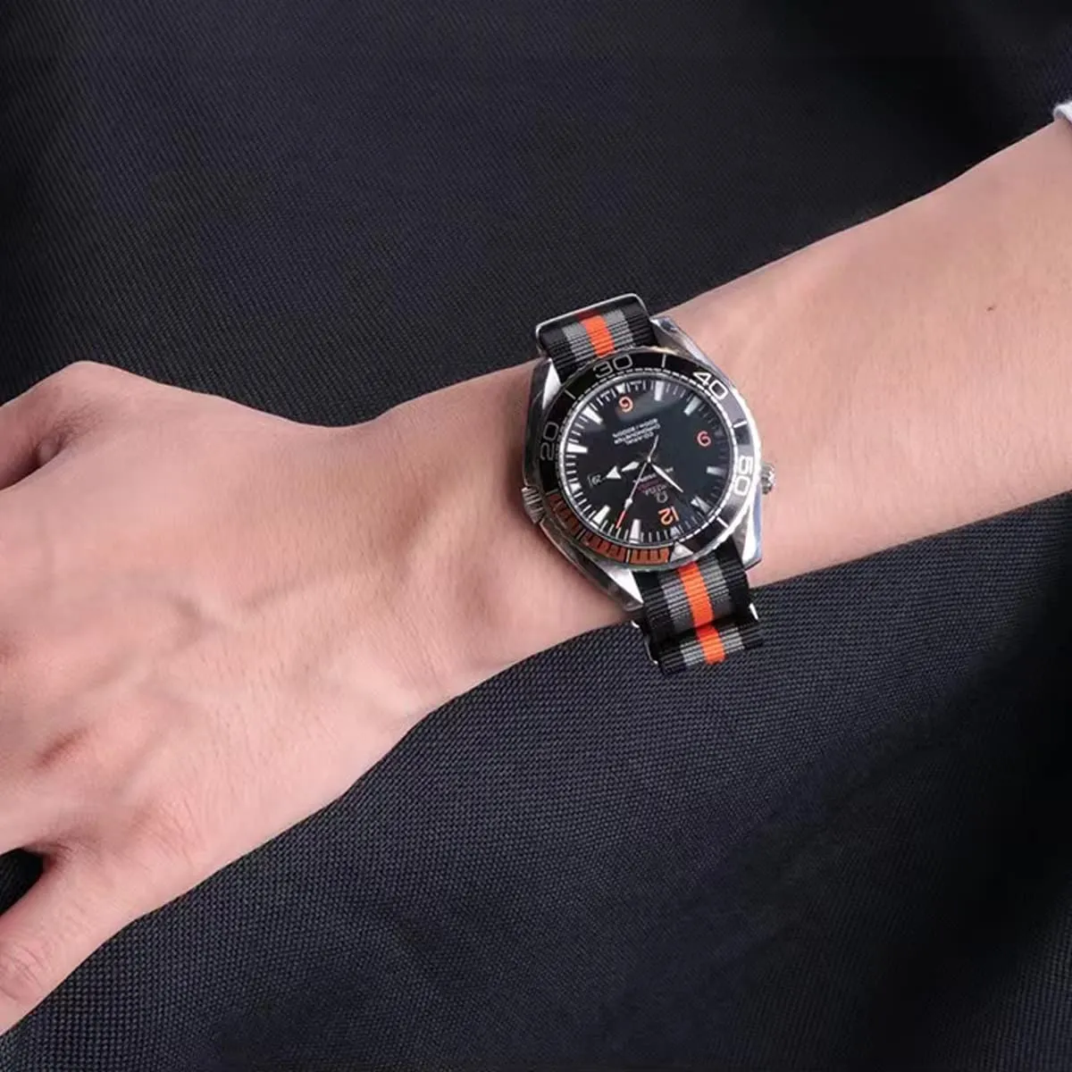 FOUUA Cinturino per orologio in nylon stile Nato 18mm Nero-arancio - immagine 6