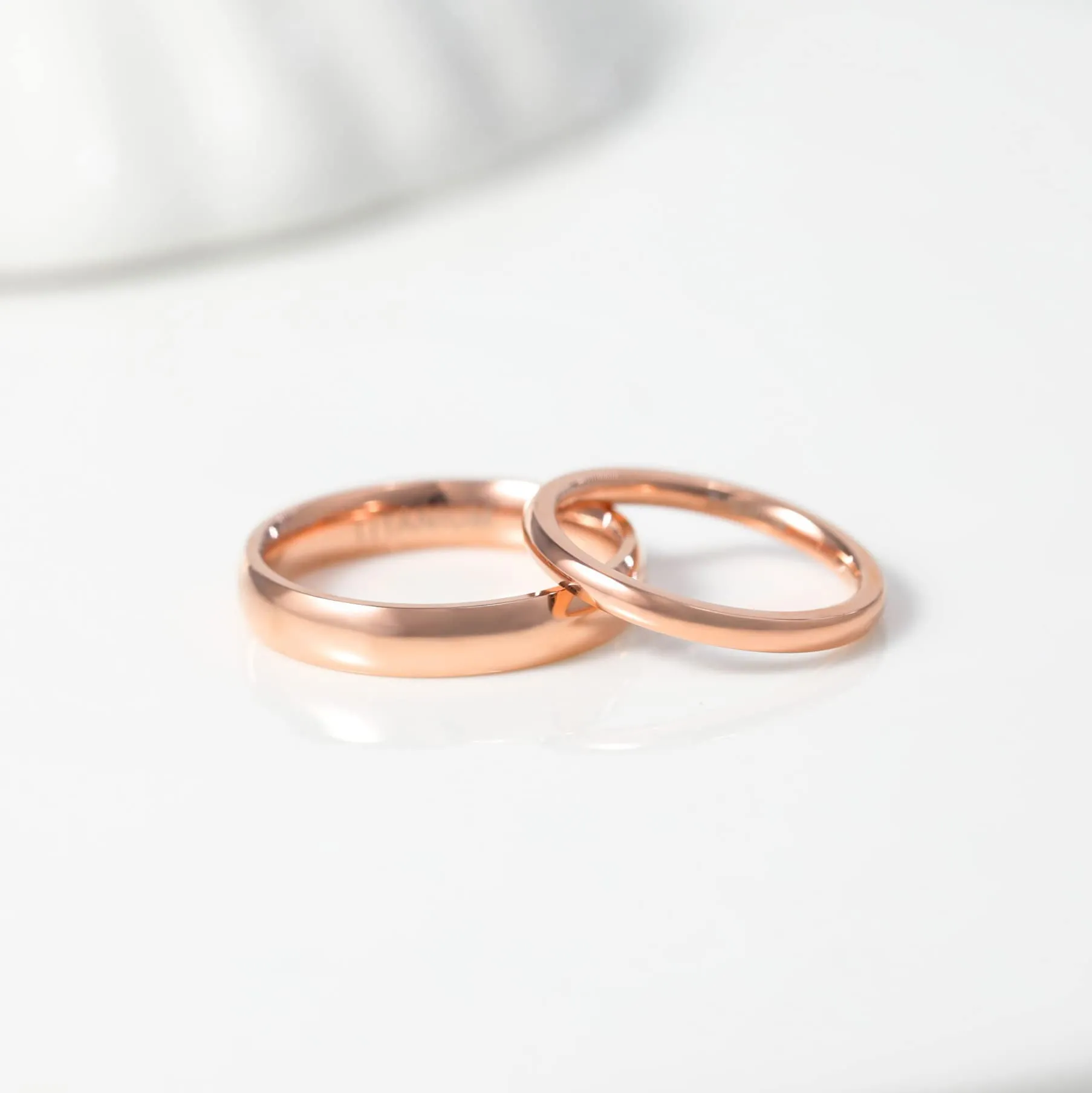 Zakk Anello in Titanio Lucido Unisex, Fascia Impilabile 2mm, Oro Rosa - immagine 3