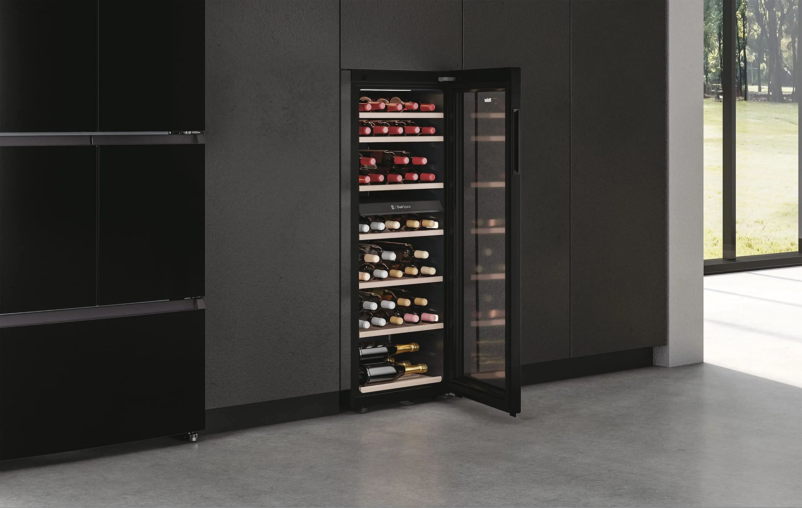 Haier Wine Bank 50 Serie 7 Cantinetta Vino Doppia Temperatura, 77 Bottiglie, Vetro Anti-UV, LED 3D, App hOn, Nera - HWS77GDAU1 - immagine 8