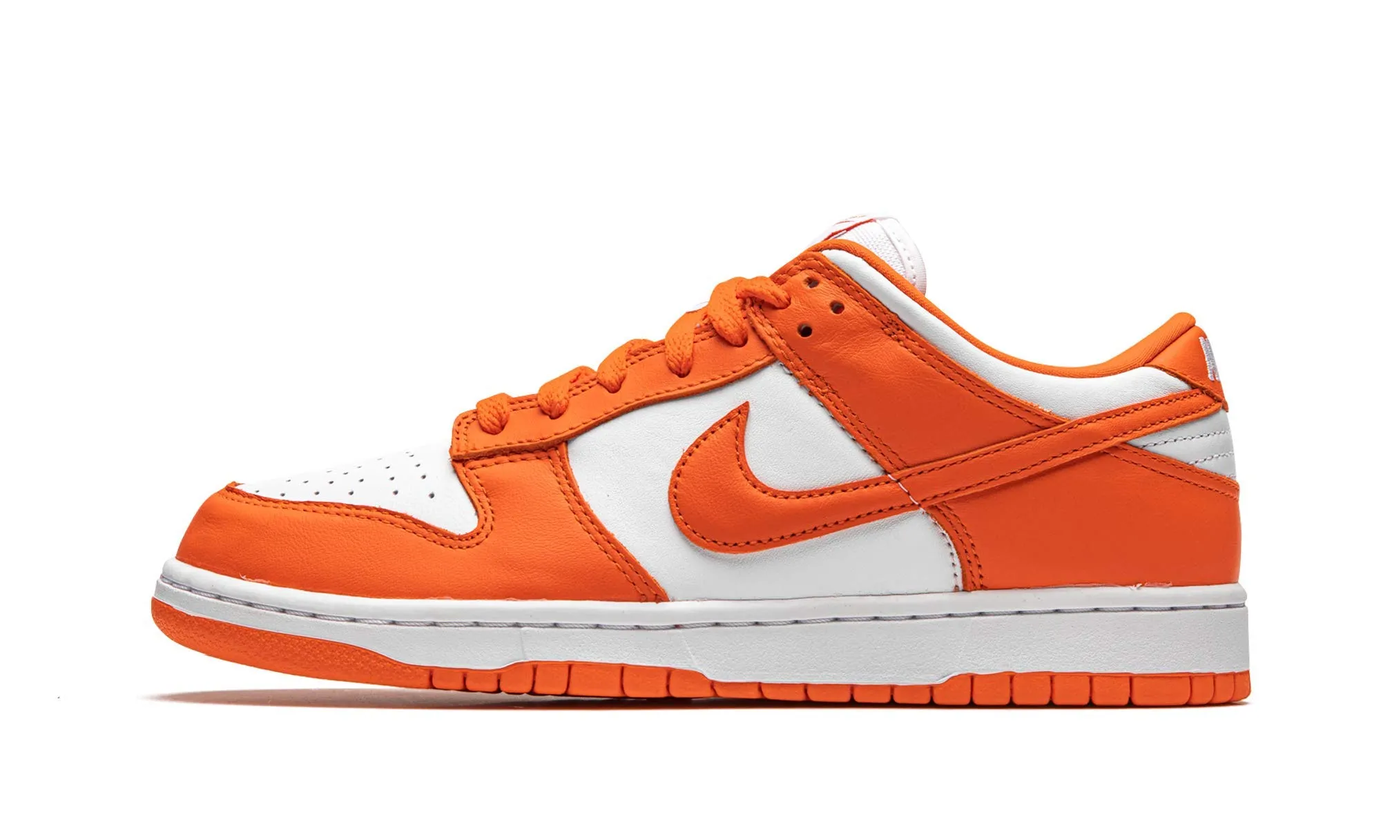 Nike Air Jordan 1 Mid Women's Basketball Shoes - Orange White, 40.5 EU - immagine 1