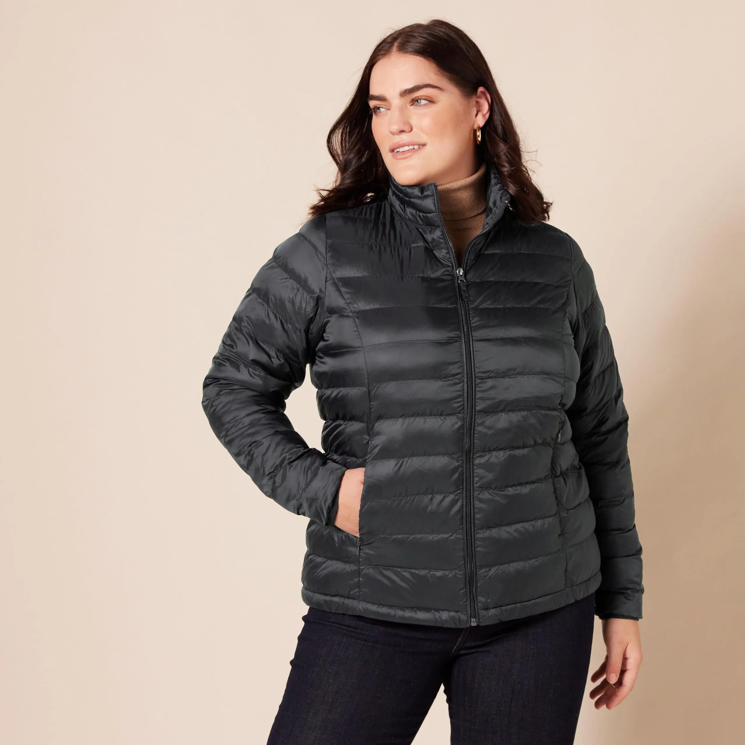 Amazon Essentials Piumino Leggero Resistente all'Acqua Ripiegabile Donna, Nero, 5XL Plus - immagine 6