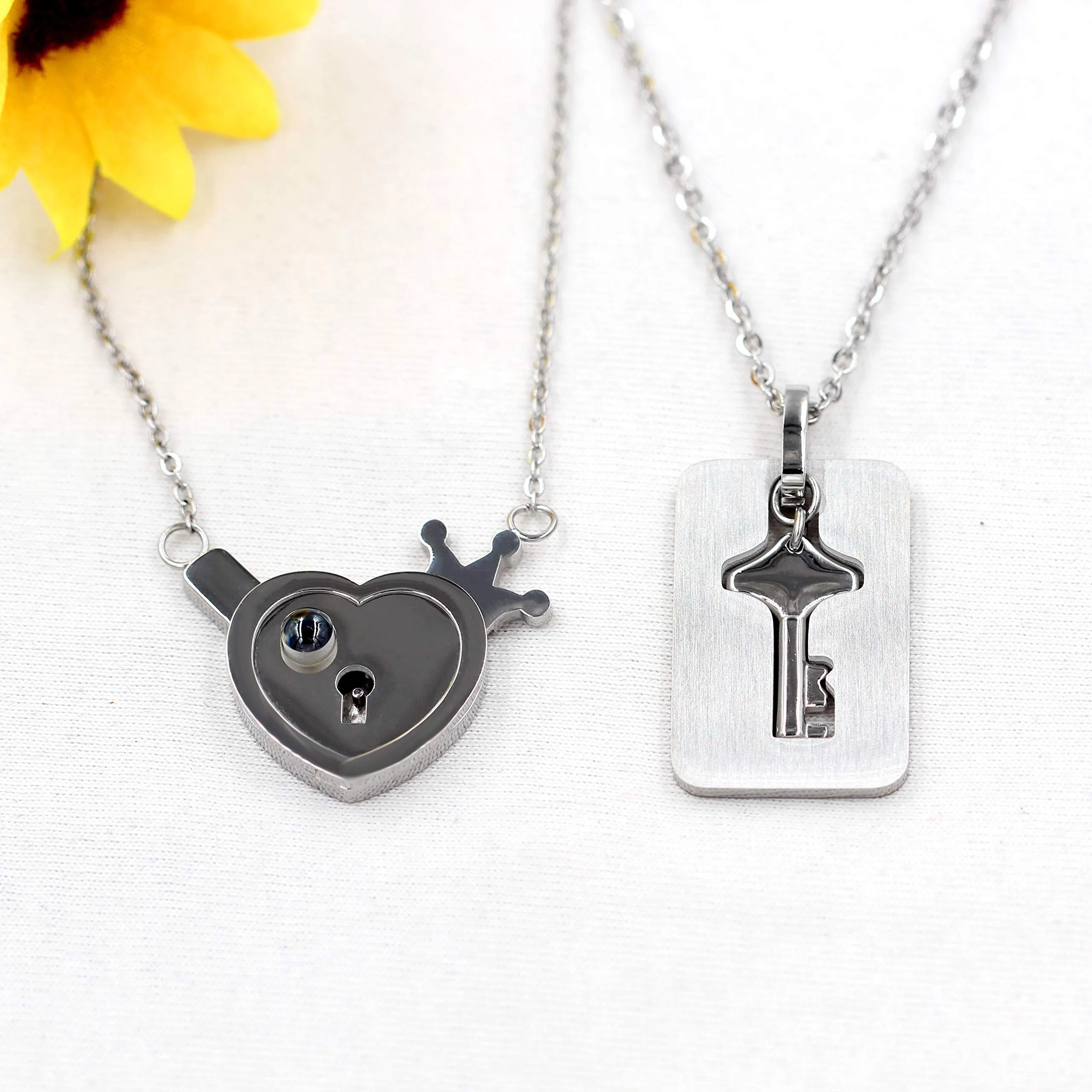 Uloveido Collana di Proiezione Ti Amo in 100 Lingue con Ciondolo Cuore, Lucchetto e Chiave Y1129 Acciaio Inossidabile - immagine 3