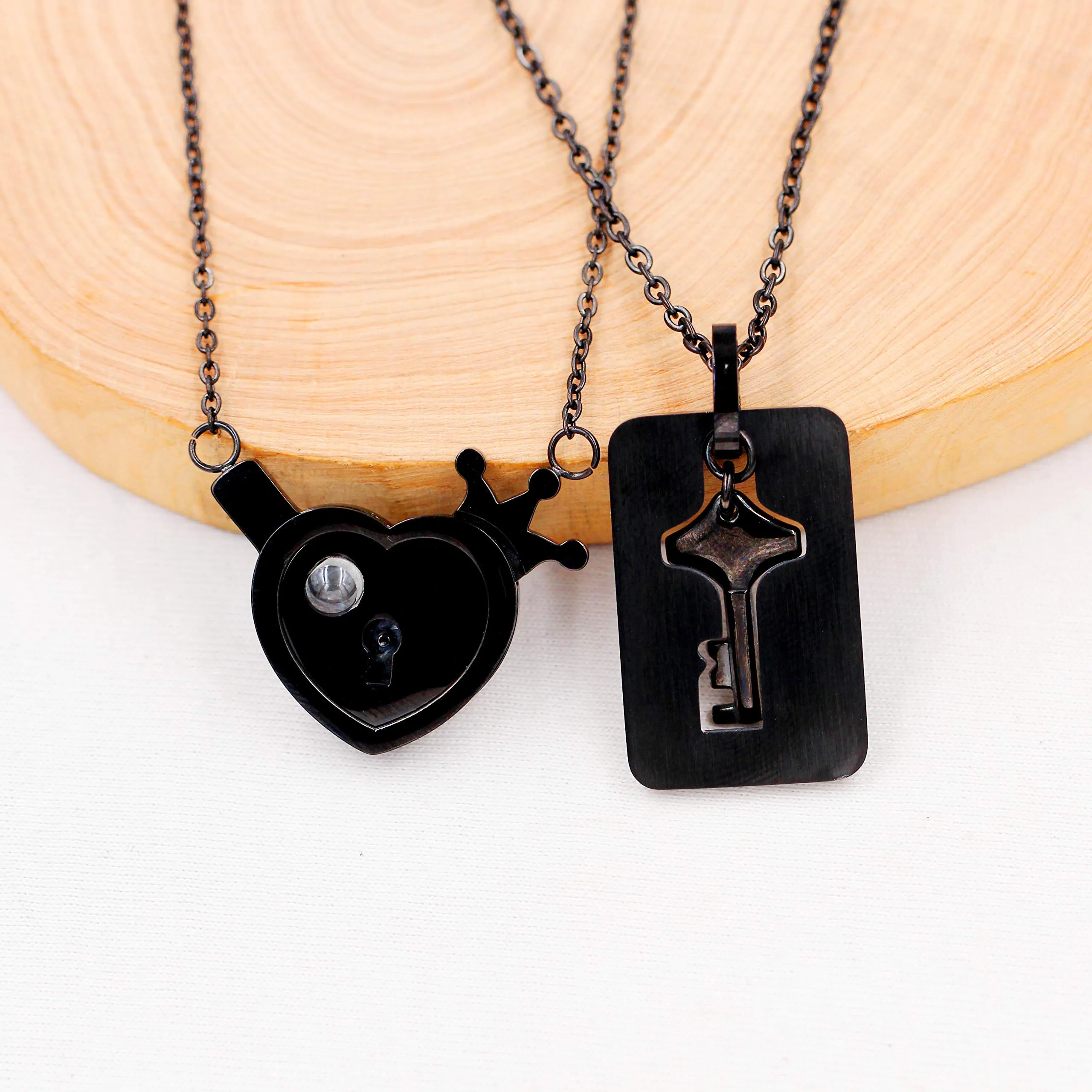 Uloveido 100 Lingue I Love You Projection Necklace Set, Heart Crown Lock & Shield Key Pendant Y1129 (Nero) - immagine 2