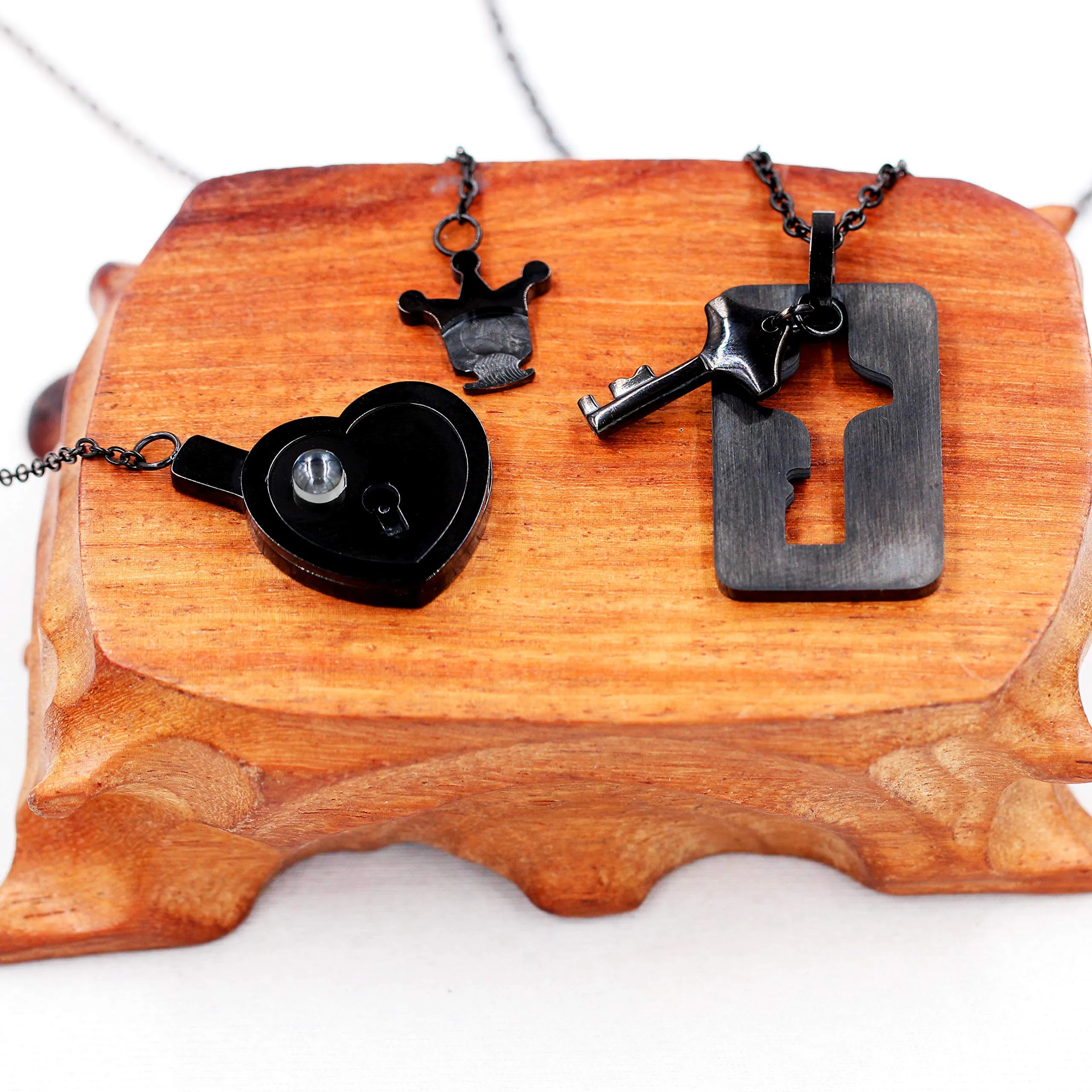 Uloveido 100 Lingue I Love You Projection Necklace Set, Heart Crown Lock & Shield Key Pendant Y1129 (Nero) - immagine 3