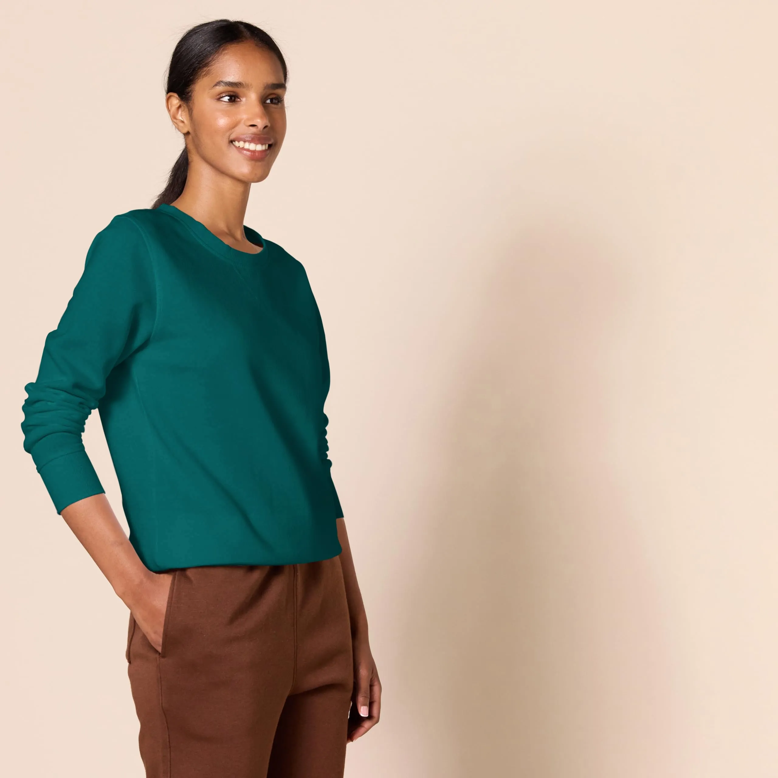 Amazon Essentials Felpa Girocollo da Donna in Pile di Spugna Francese, Verde Scuro, M - immagine 3