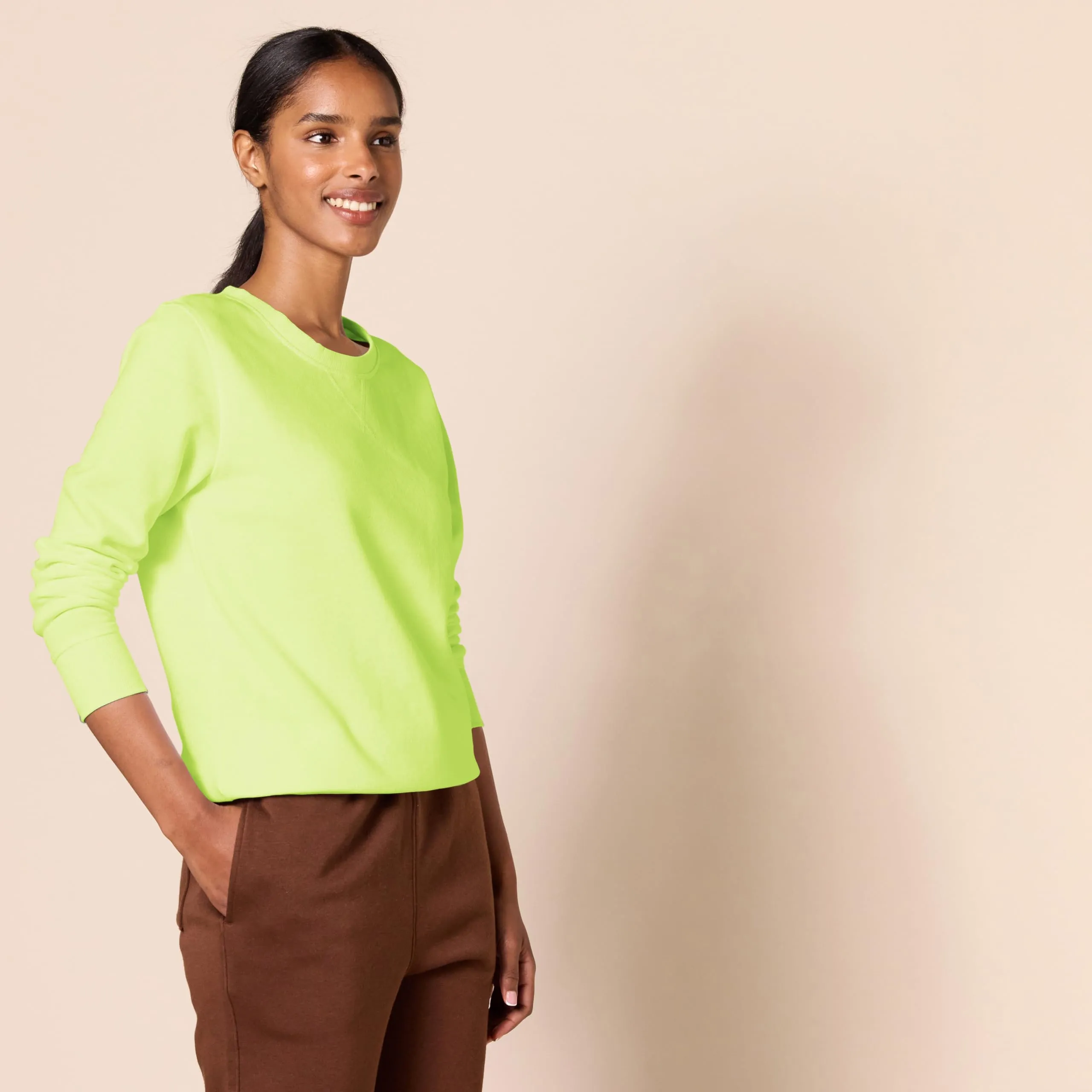 Amazon Essentials Felpa in Pile Girocollo Donna, Verde Lime Fluo, M - immagine 3