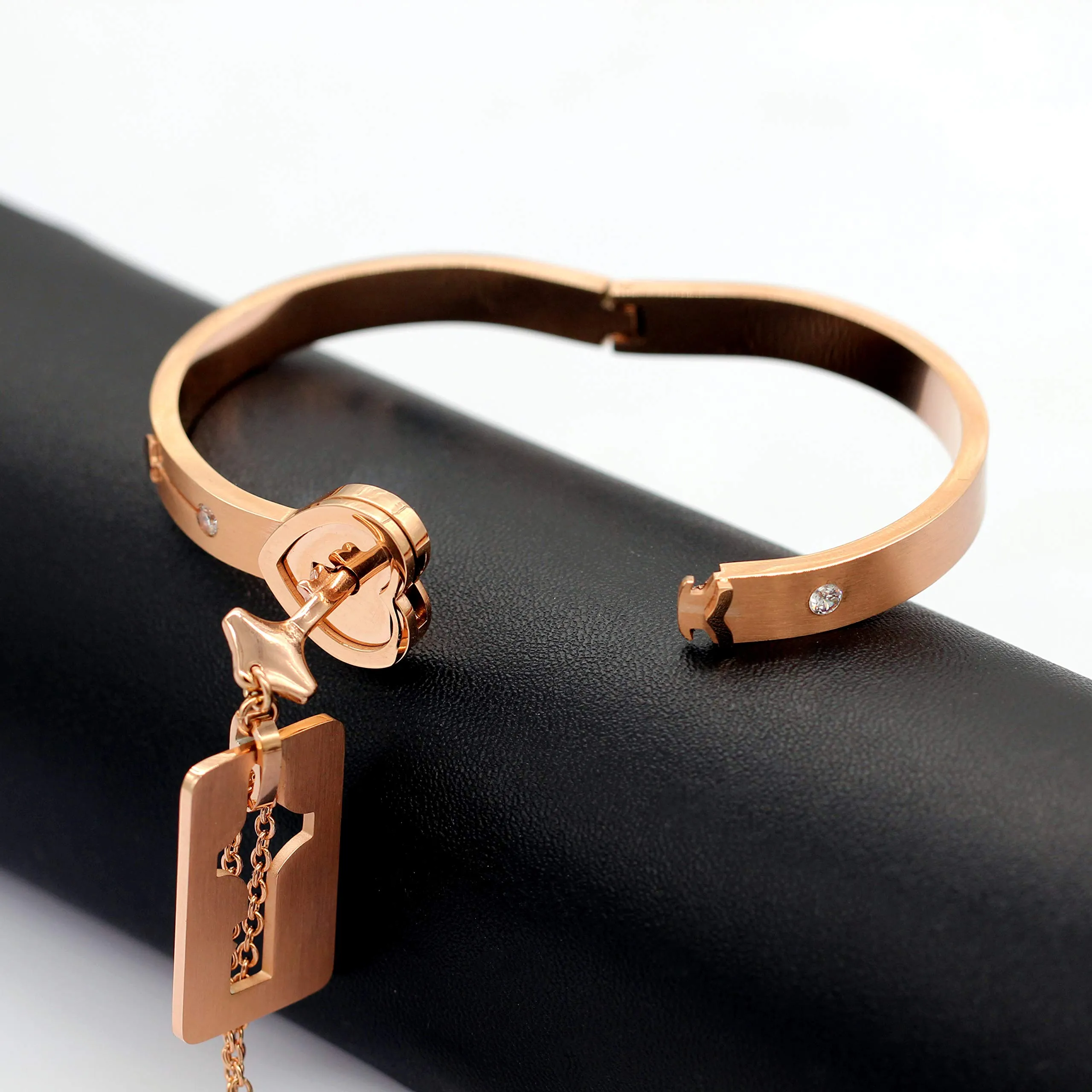 Uloveido Set di gioielli per coppie Bracciale rigido placcato oro rosa con lucchetto a cuore e Collana con ciondolo a chiave SN300 - immagine 5