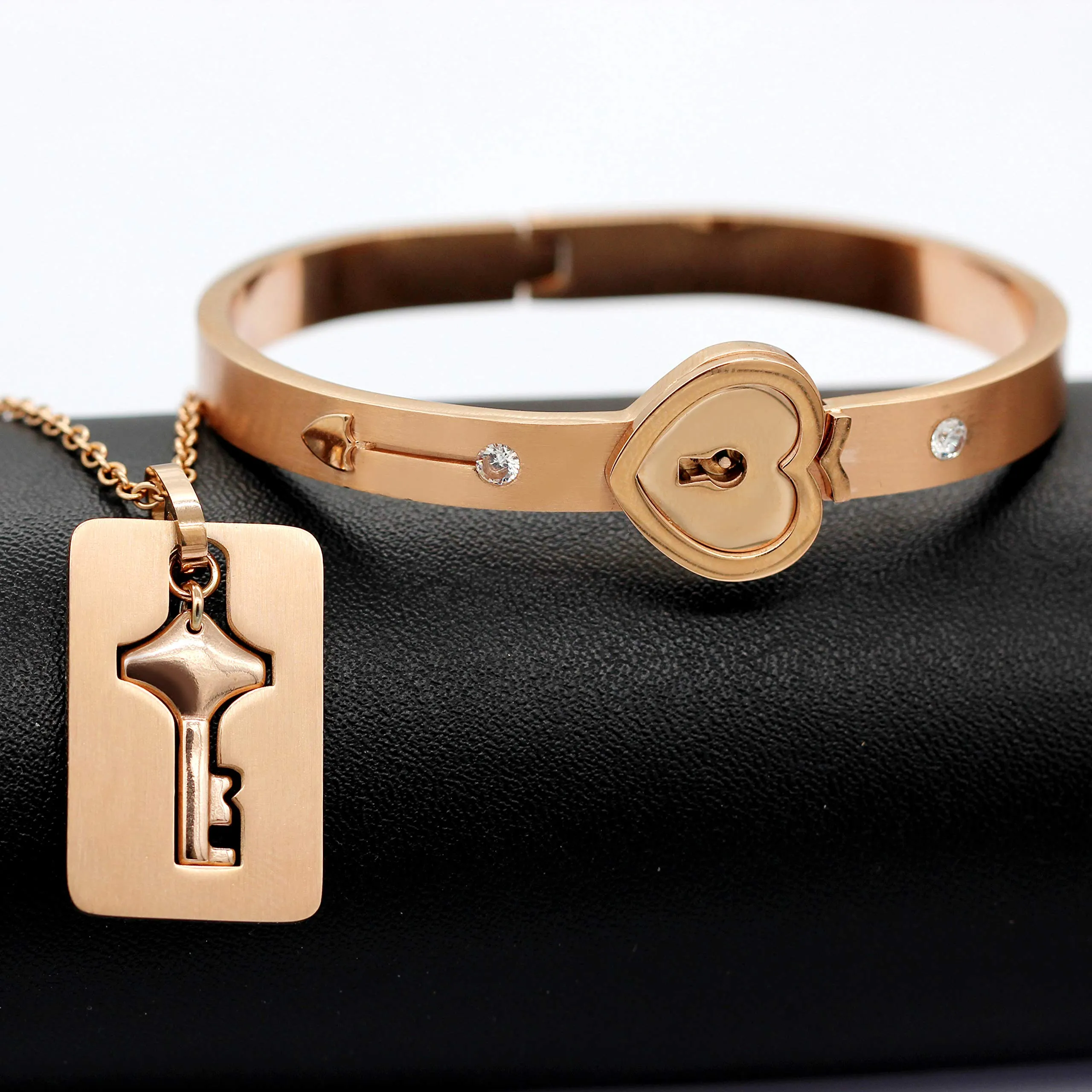 Uloveido Love Heart Key Lock Matching Bangle Bracelet & Pendant Necklace, Rose Gold Plated (2.4 inch) - immagine 4