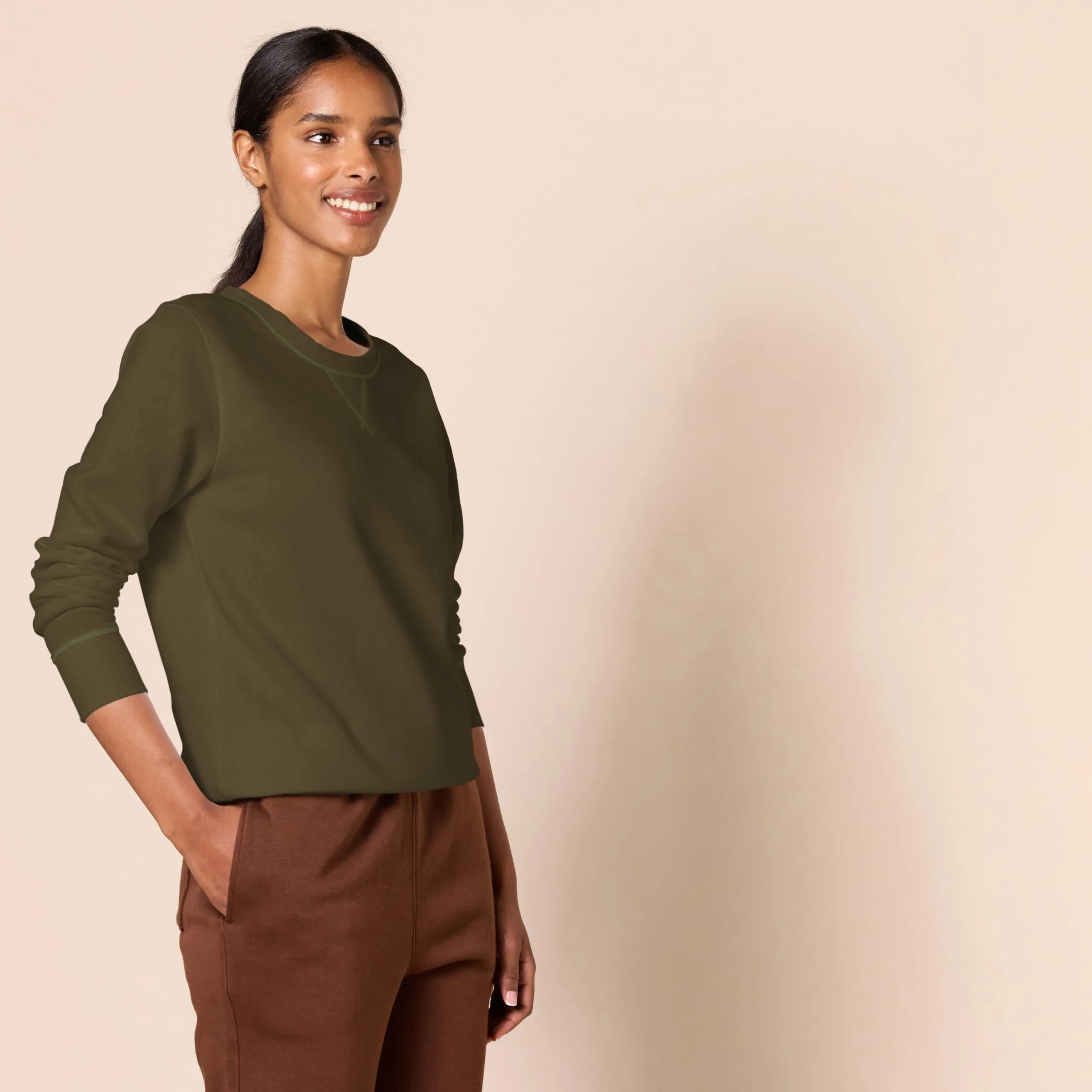 Amazon Essentials Felpa Girocollo da Donna in Pile di Spugna Francese, Verde Oliva, S - immagine 3