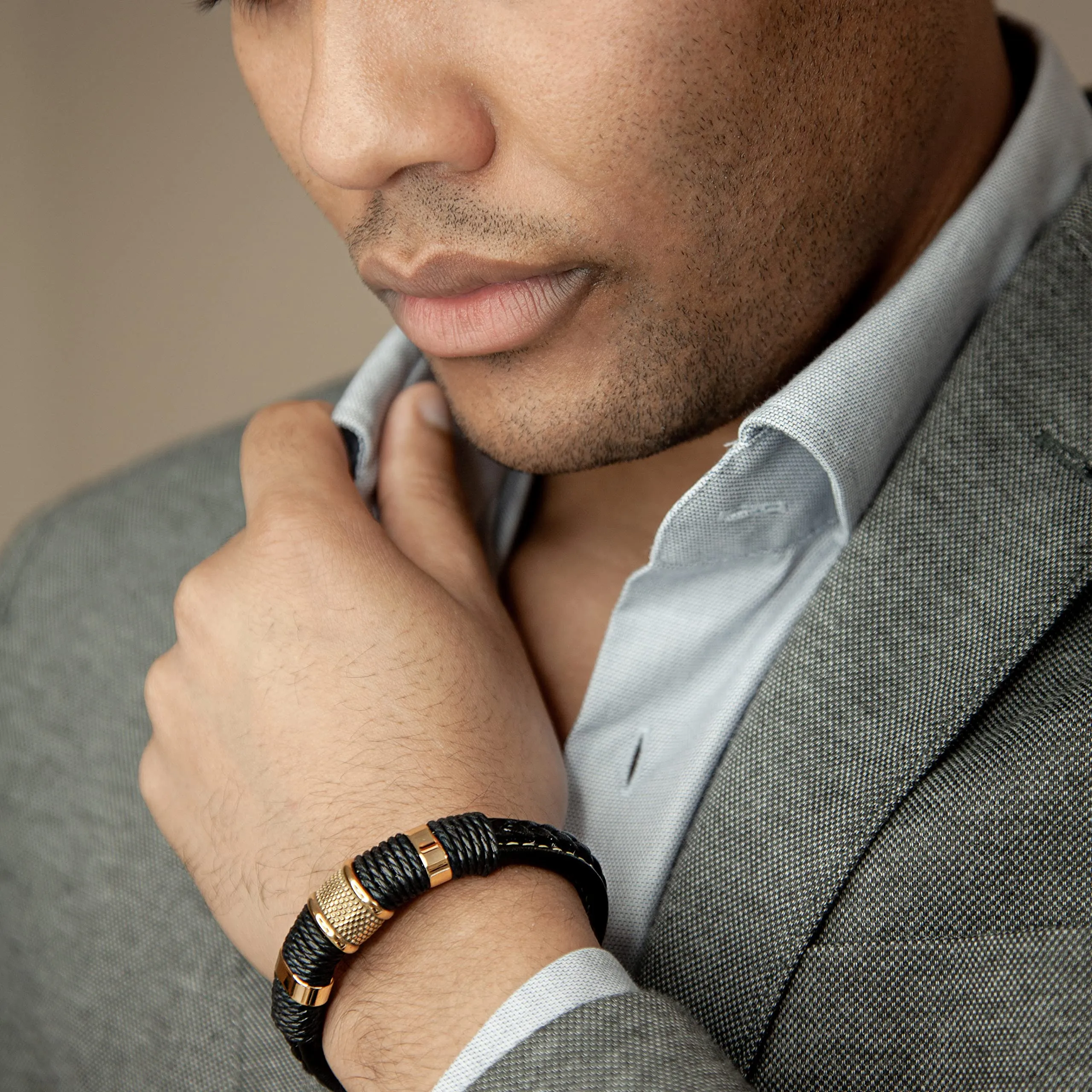 SERASAR Bracciale Uomo in Pelle Nera e Acciaio Oro, 20cm - immagine 5