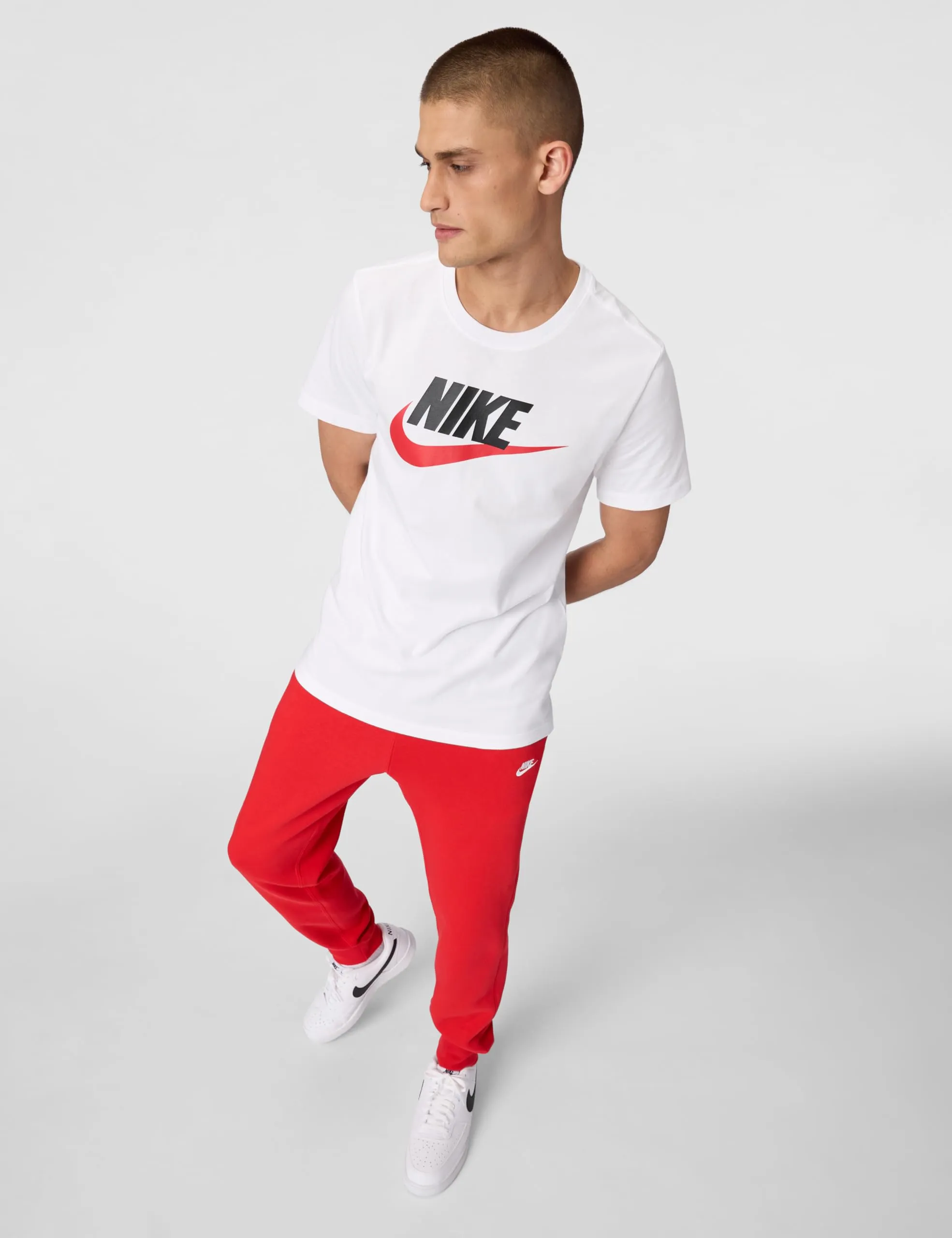 Nike Sportswear T-Shirt Unisex-Adulto, White/Black/University Red, L - immagine 7